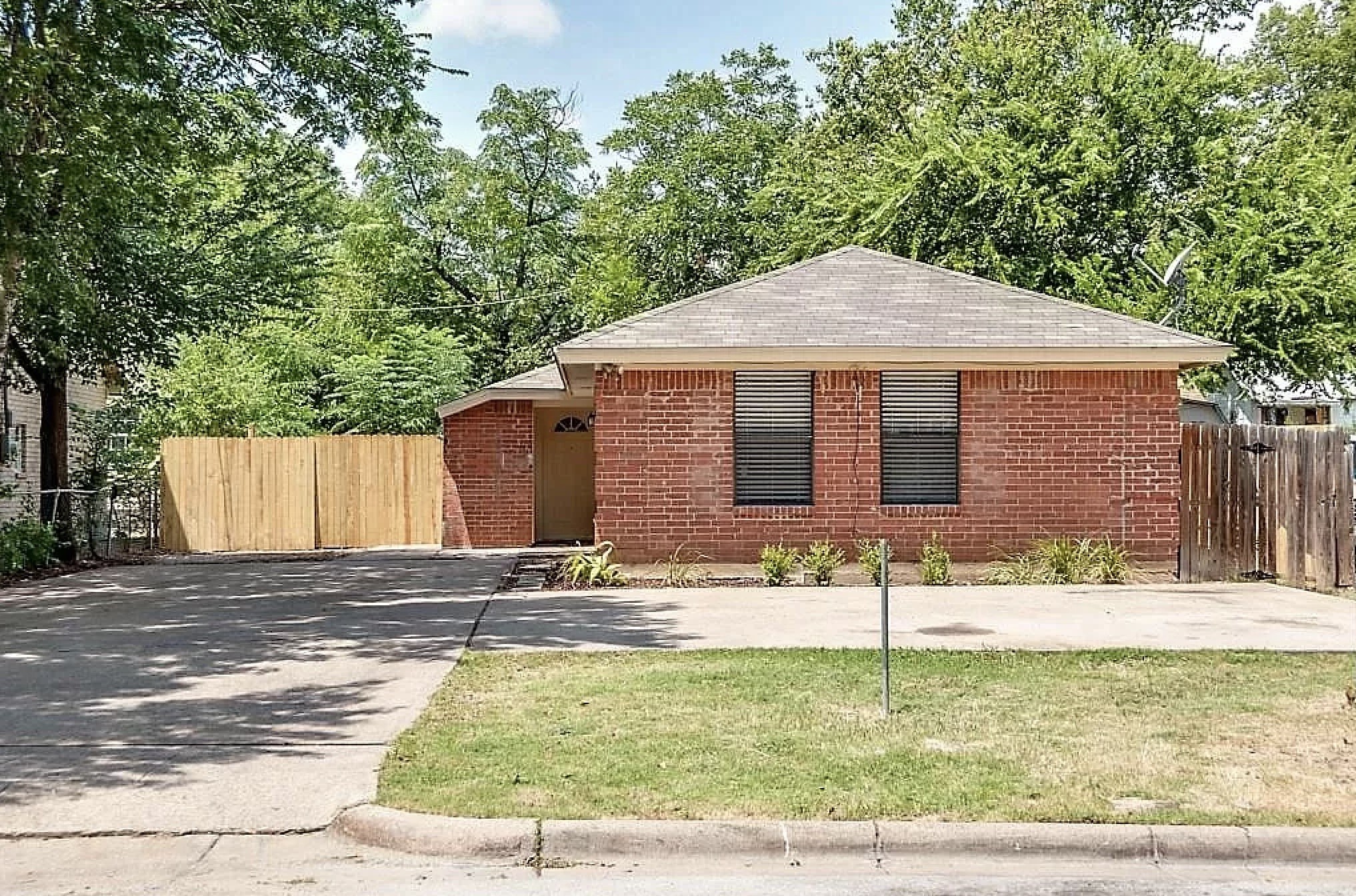 2708 Livingston Avenue Fort Worth TX 76110