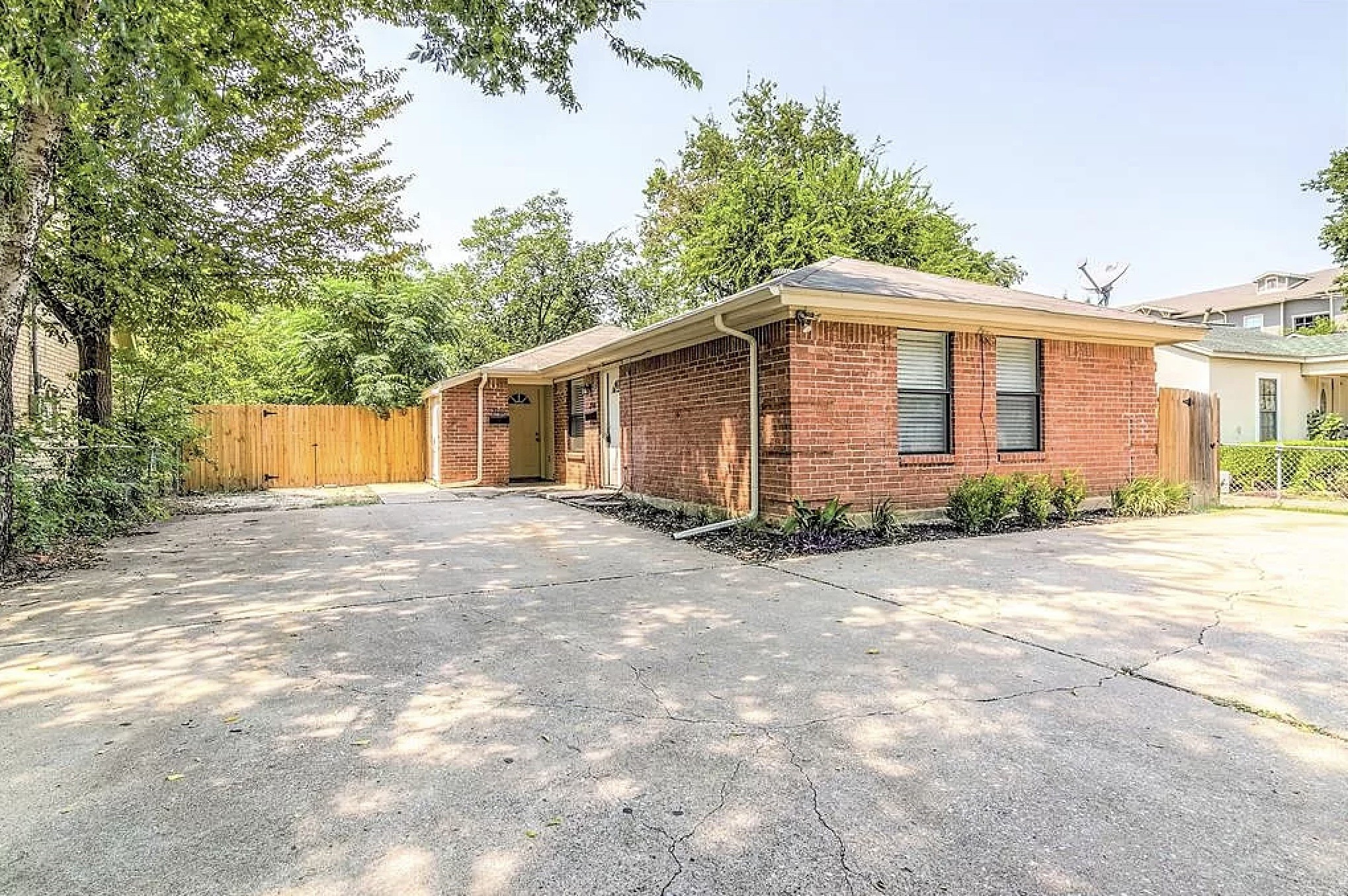 2708 Livingston Avenue Fort Worth TX 76110