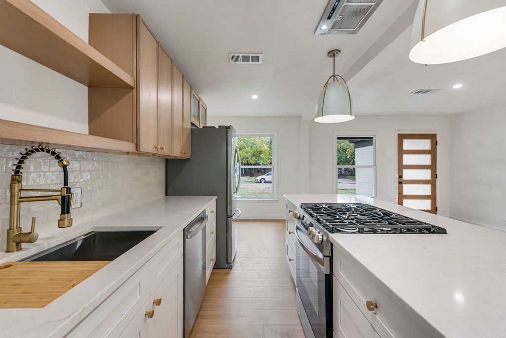 10541 Fern Drive Dallas TX 75228
