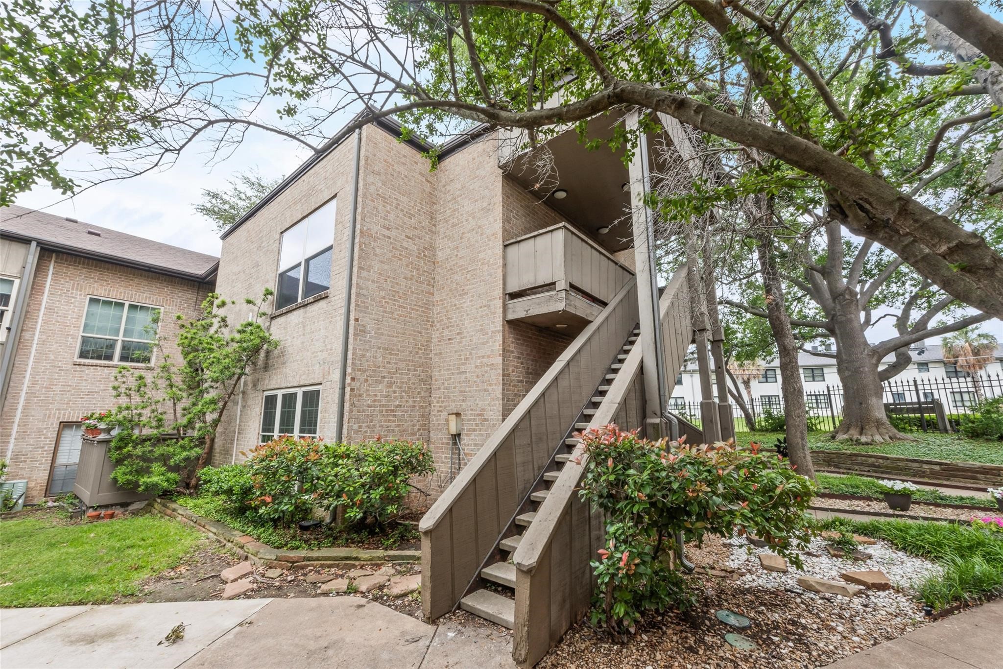 10406 High Hollows Drive Dallas TX 75230