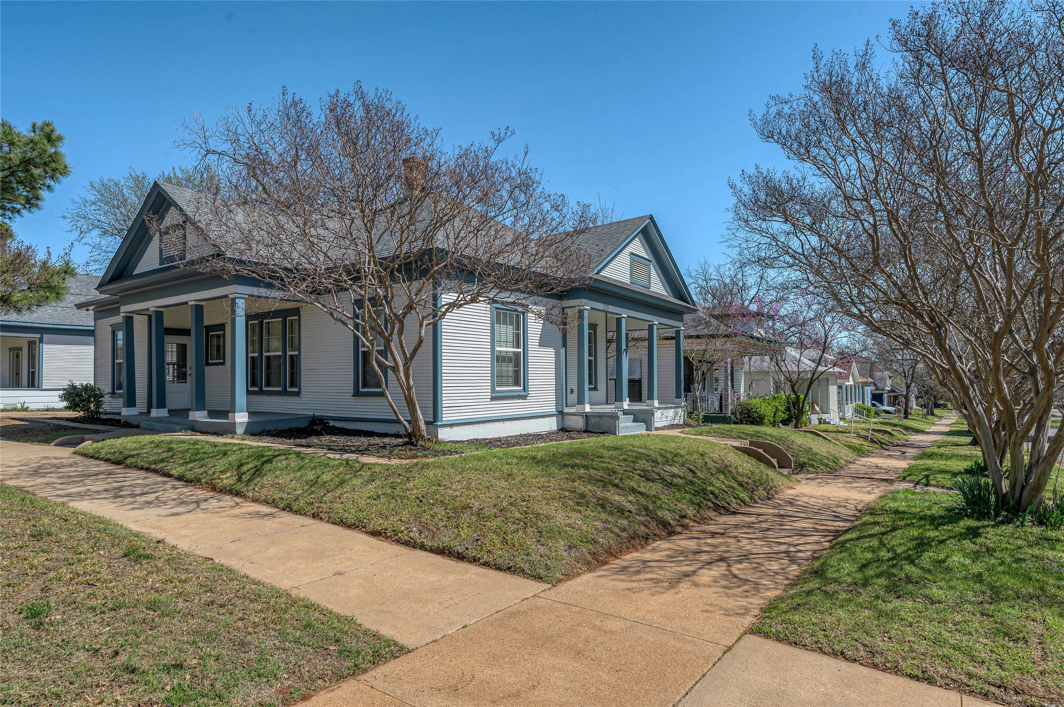 1231 W Main Street Denison TX 75020