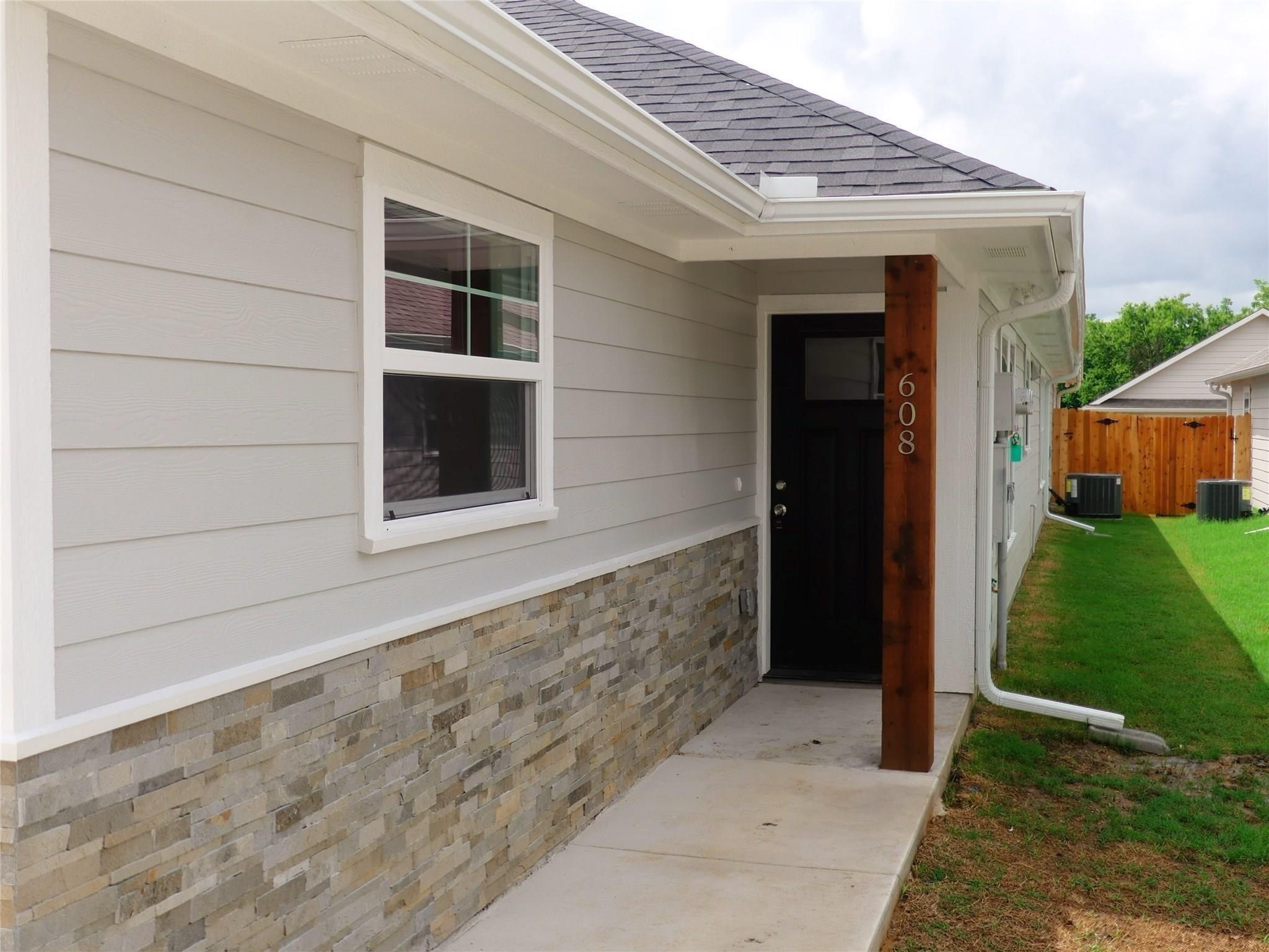 608 E College Street Sherman TX 75090