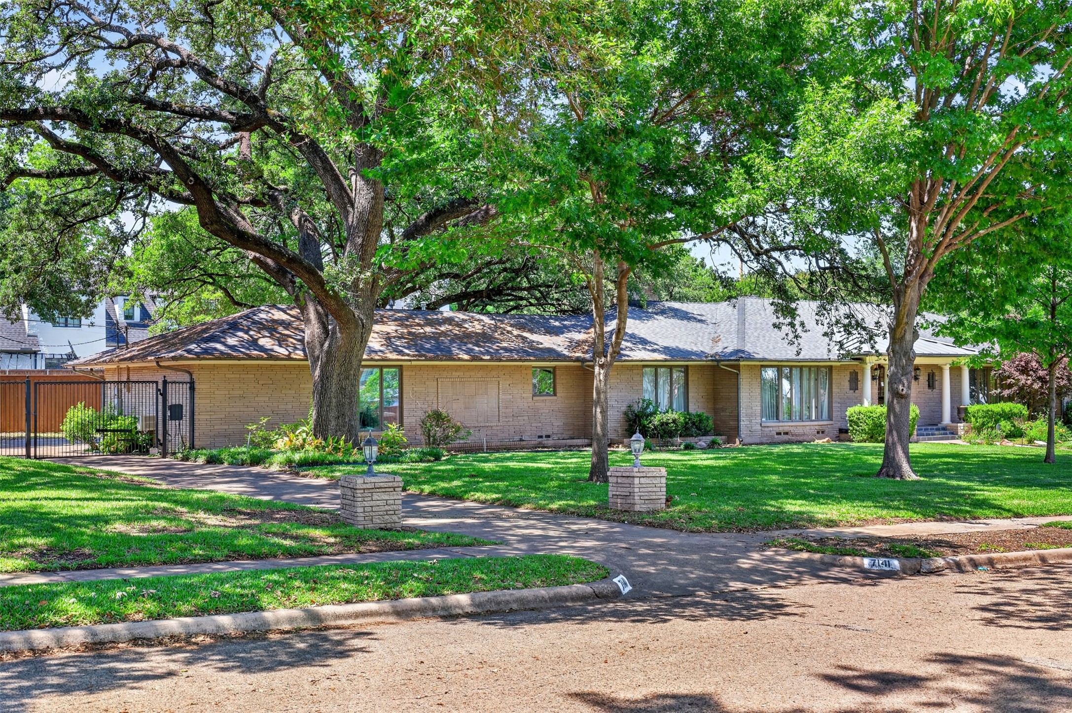 7141 Twin Tree Lane Dallas TX 75214