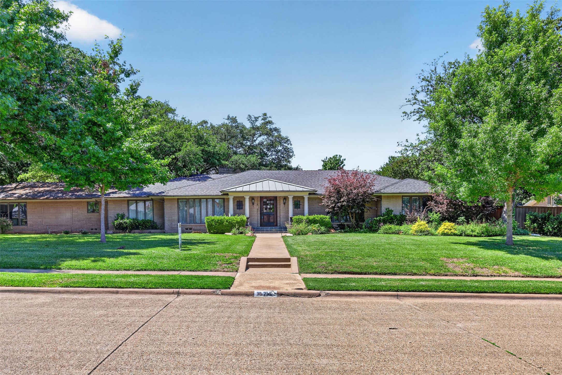 7141 Twin Tree Lane Dallas TX 75214
