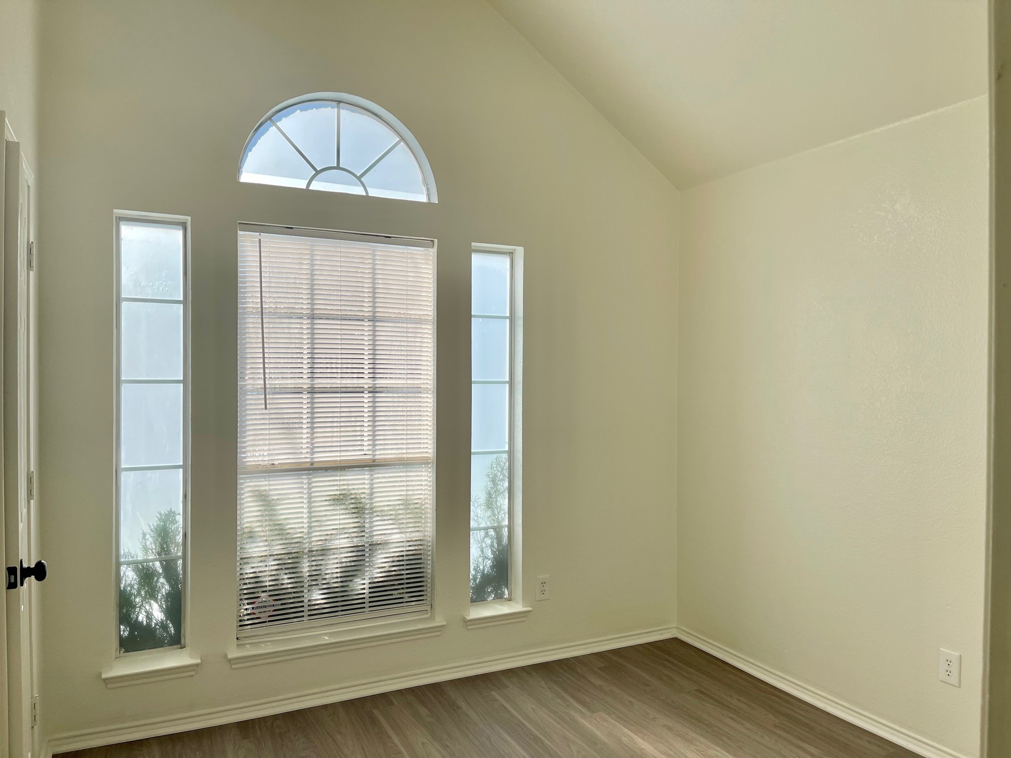 517 Meadowcrest Drive Burleson TX 76028