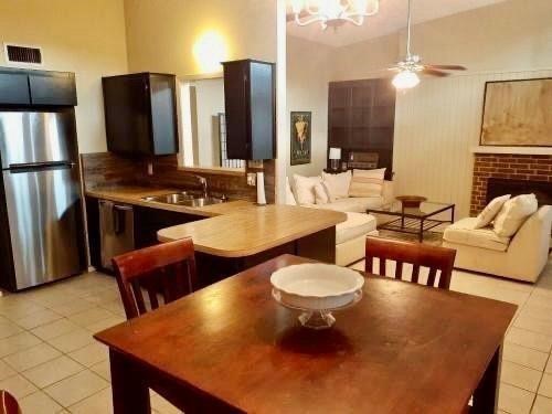 2714 Mccart Avenue Fort Worth TX 76110