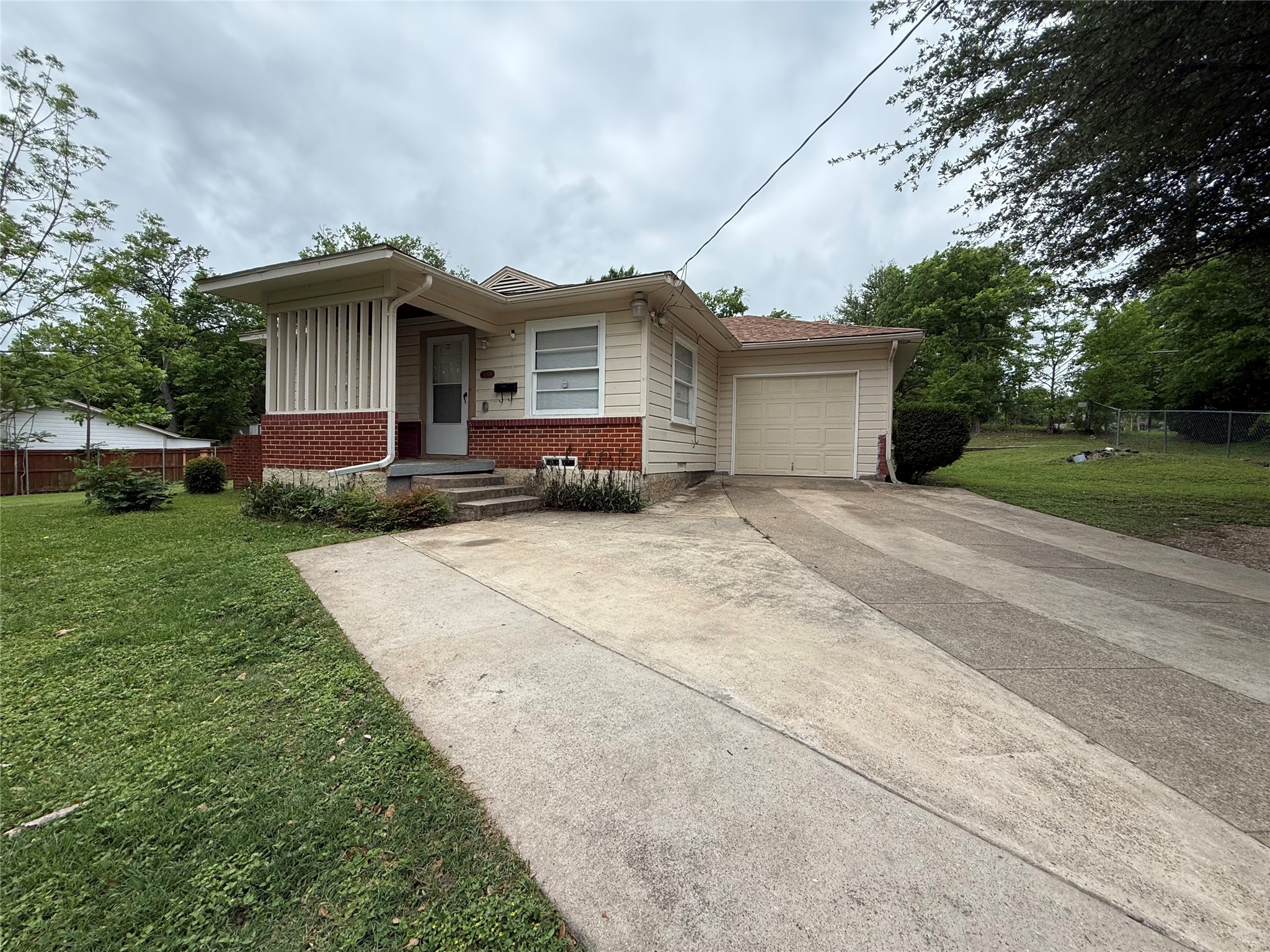 3205 Elva Avenue Dallas TX 75227