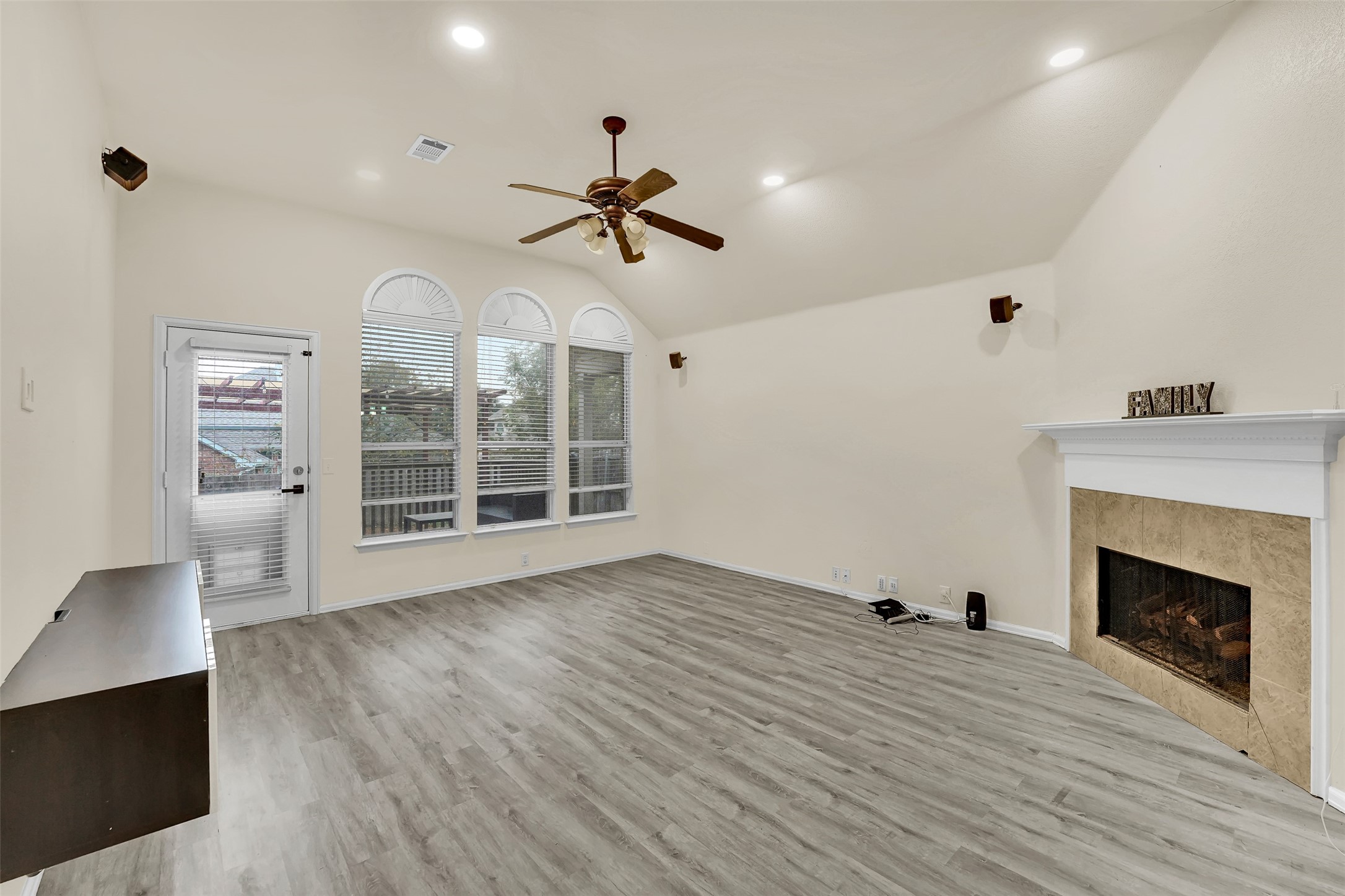 629 Rosarita Road Arlington TX 76002