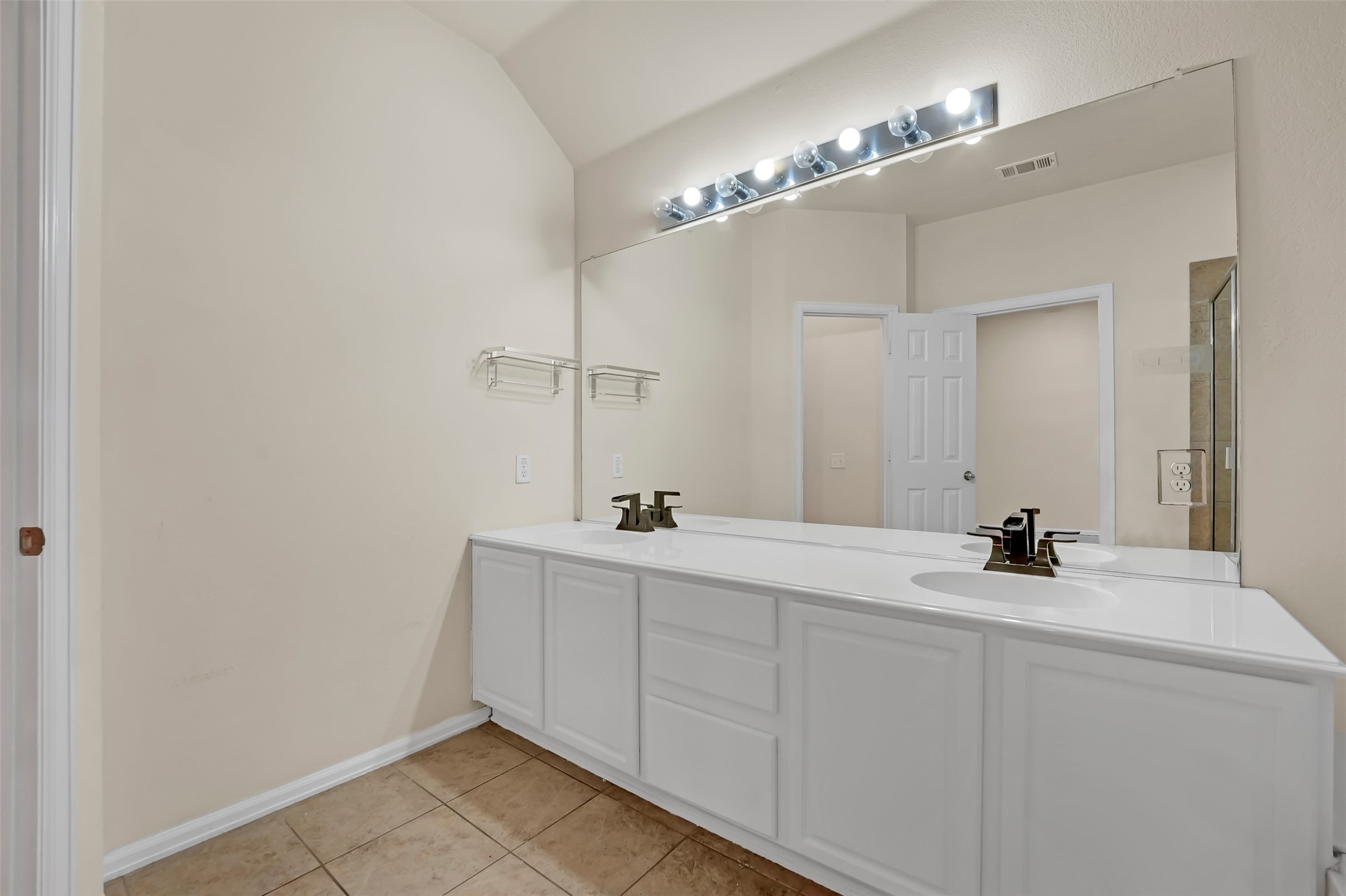 629 Rosarita Road Arlington TX 76002