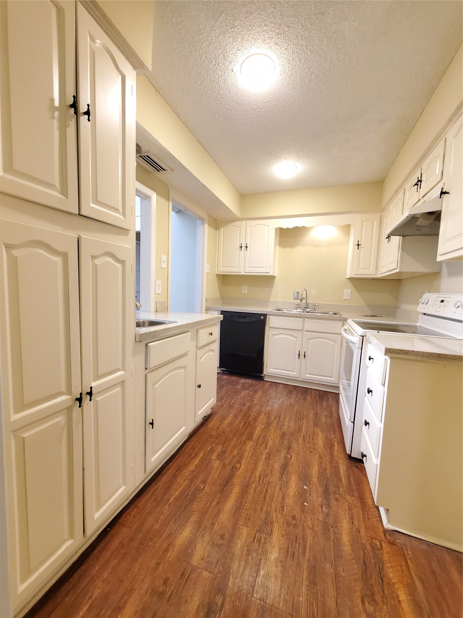 12735 Burninglog Lane Dallas TX 75243