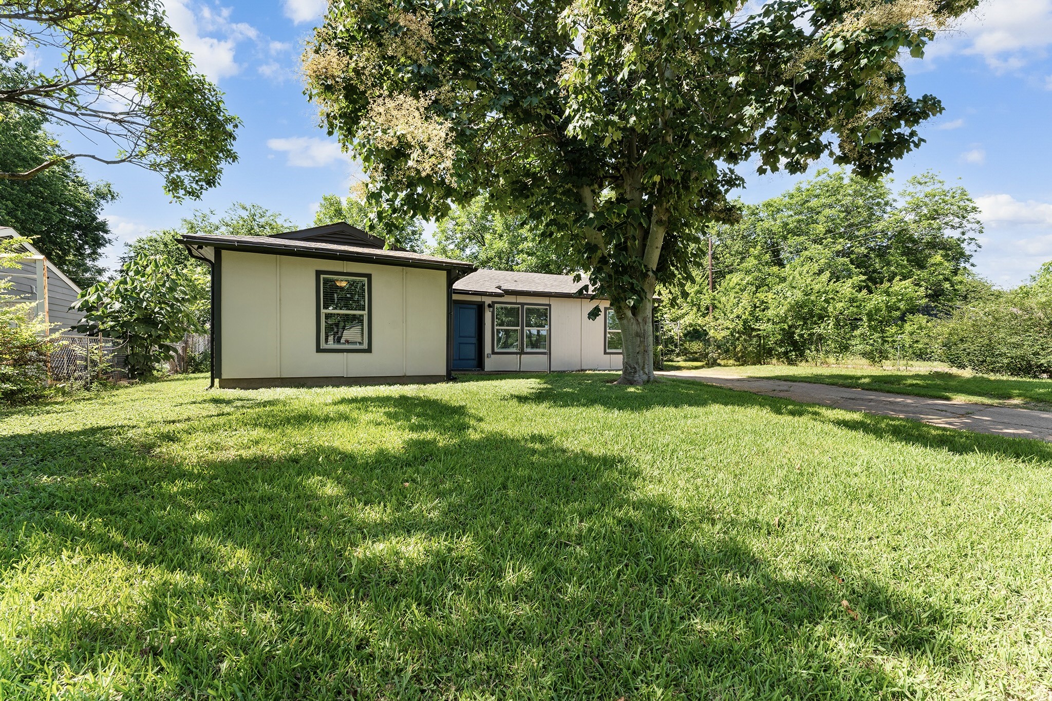 3806 Castle Hills Drive Dallas TX 75241