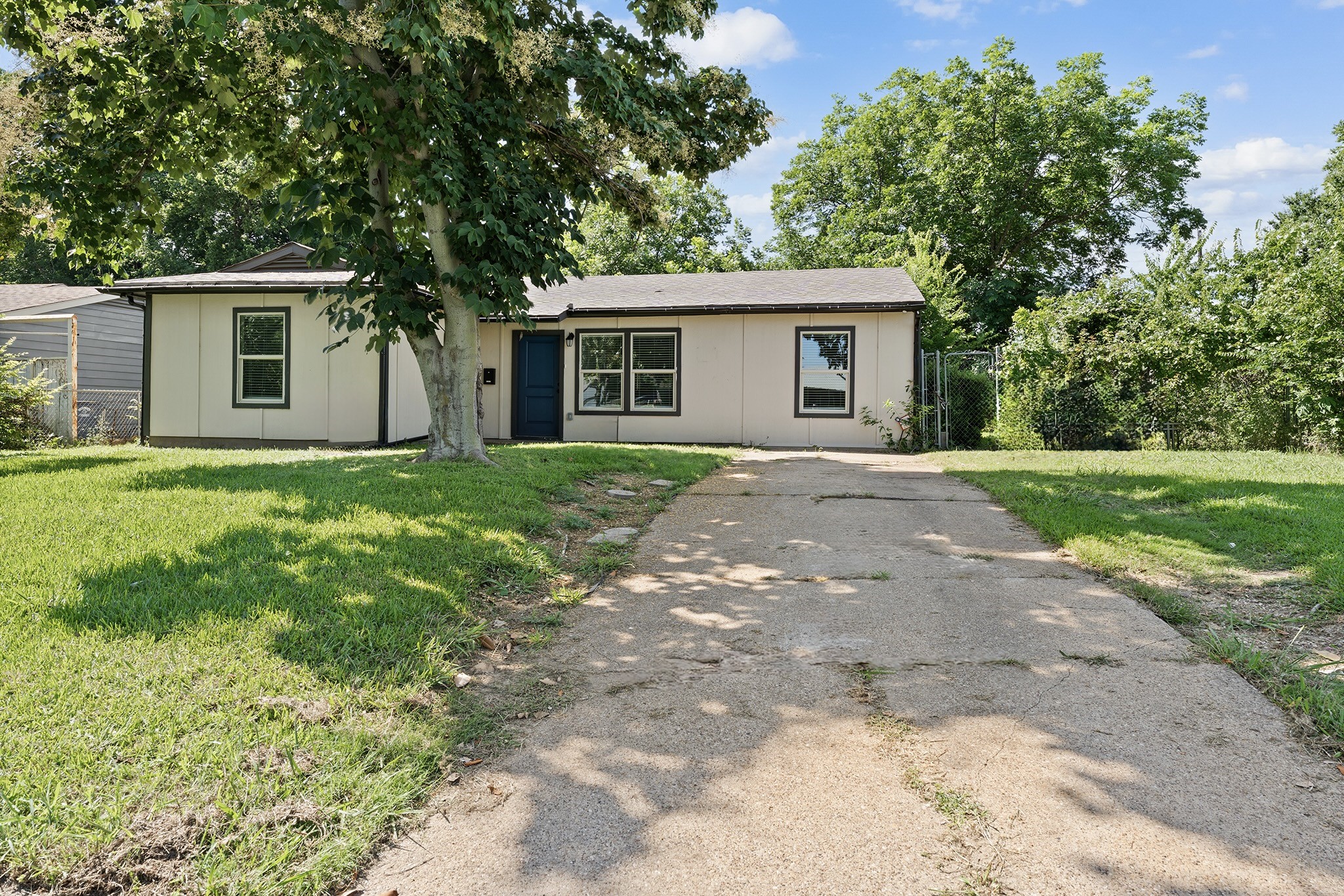 3806 Castle Hills Drive Dallas TX 75241