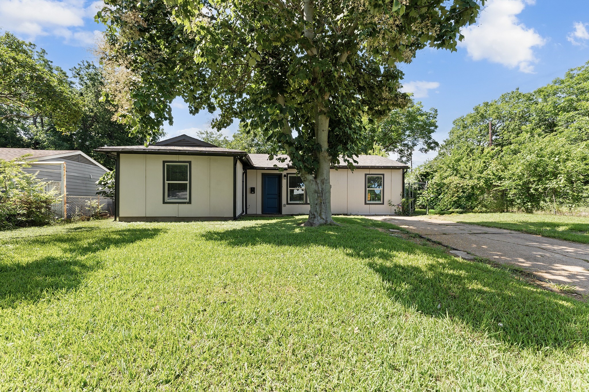 3806 Castle Hills Drive Dallas TX 75241
