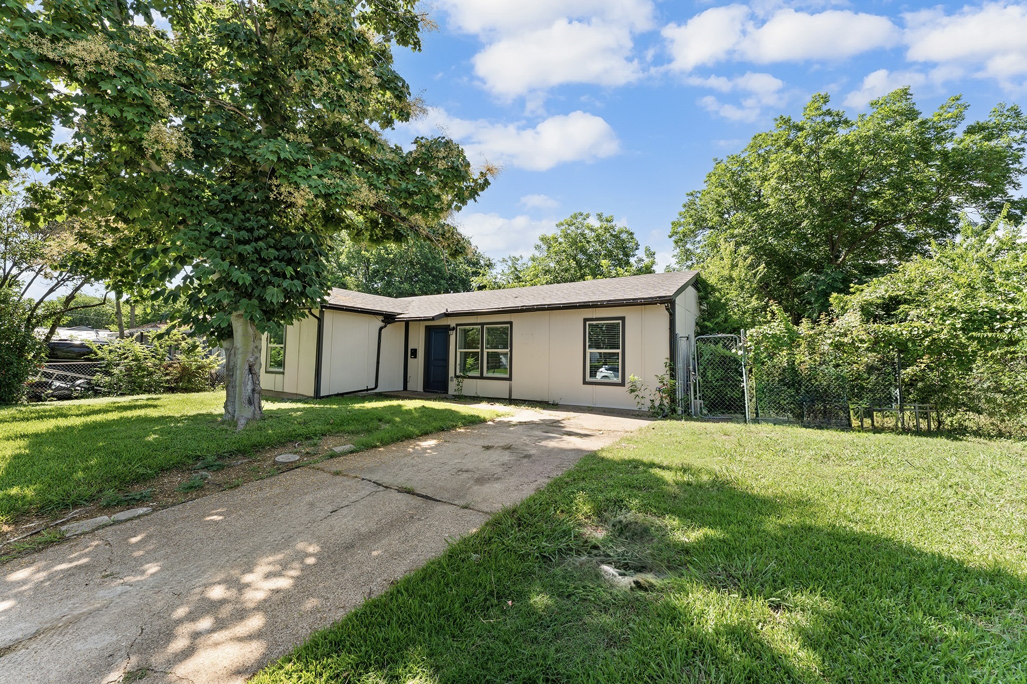 3806 Castle Hills Drive Dallas TX 75241