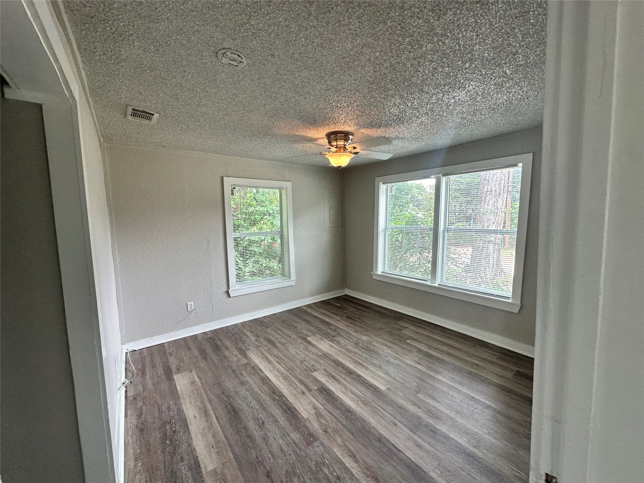 4611 Bradshaw Street Dallas TX 75215
