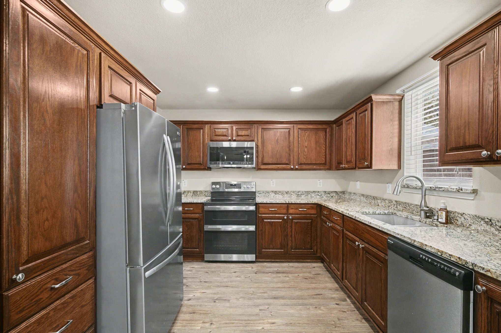 1349 Hillside Drive Burleson TX 76028