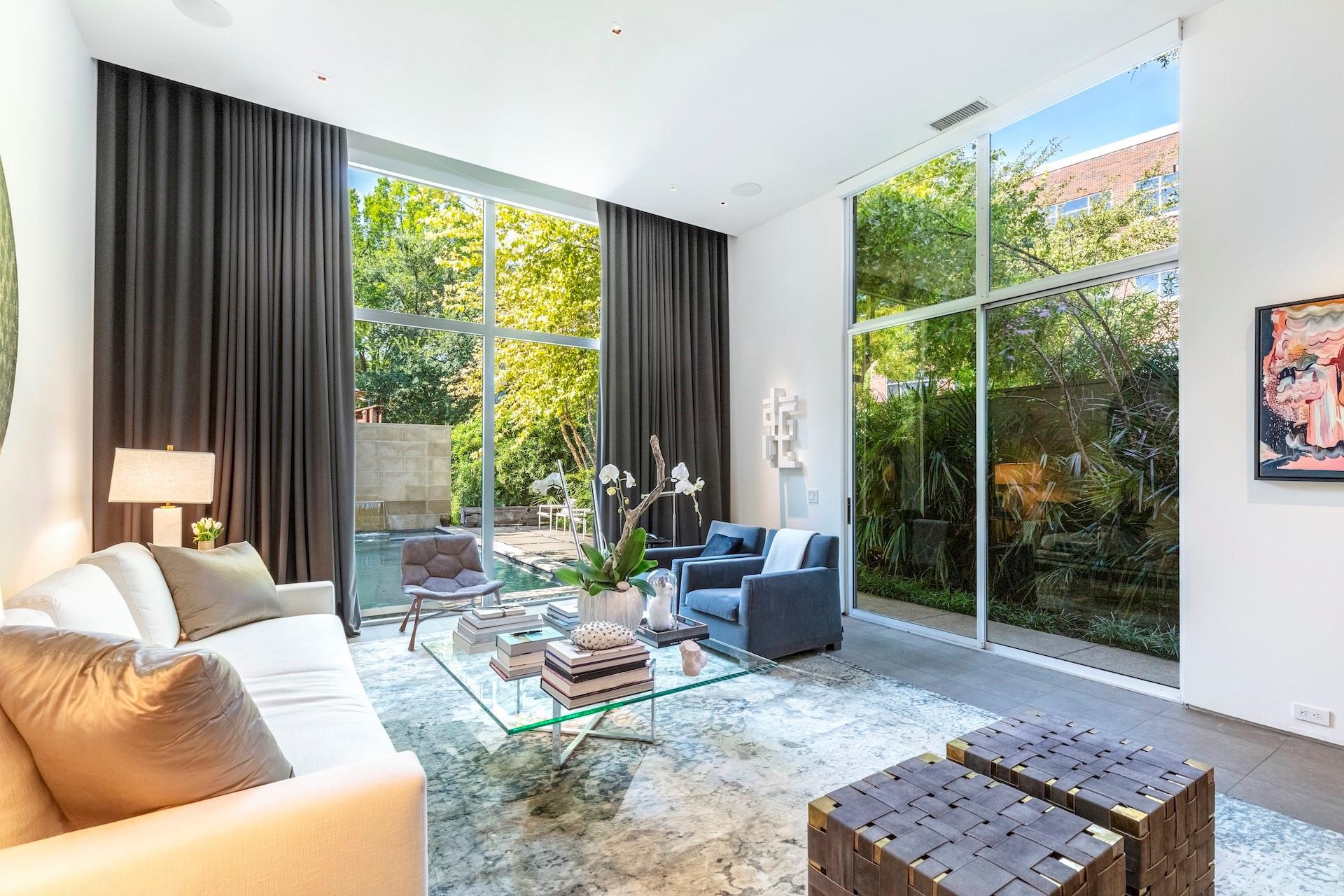 Dallas TX, 2845 Lee Street