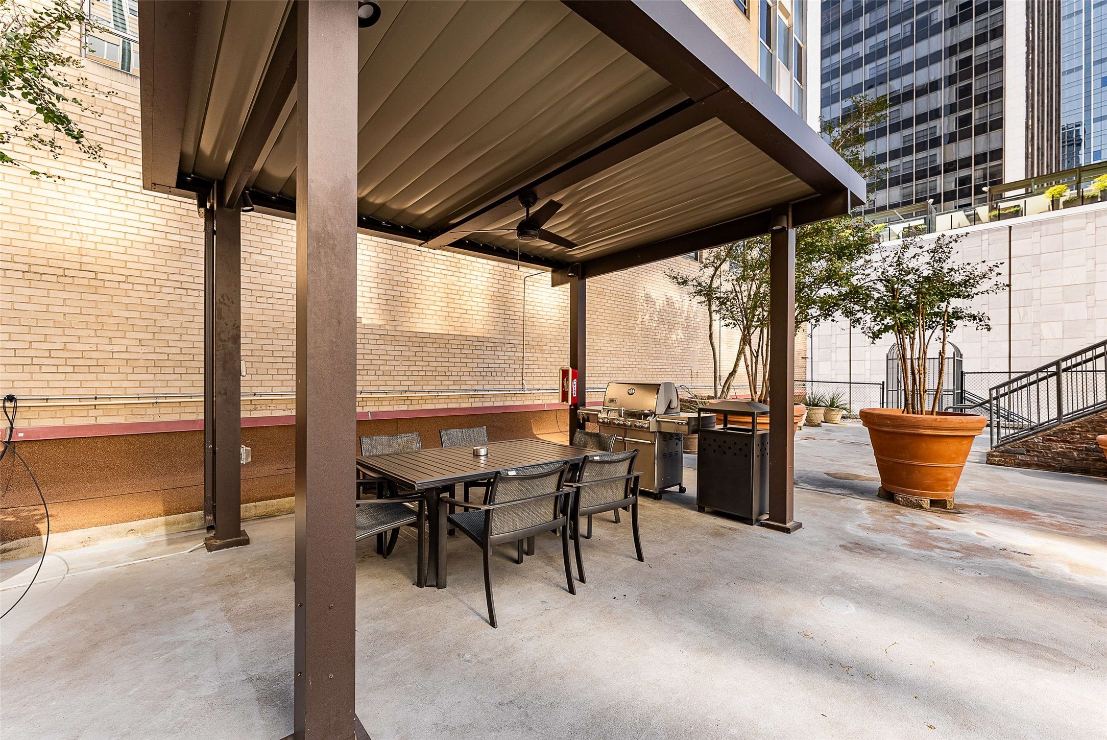 1505 Elm Street Dallas TX 75201