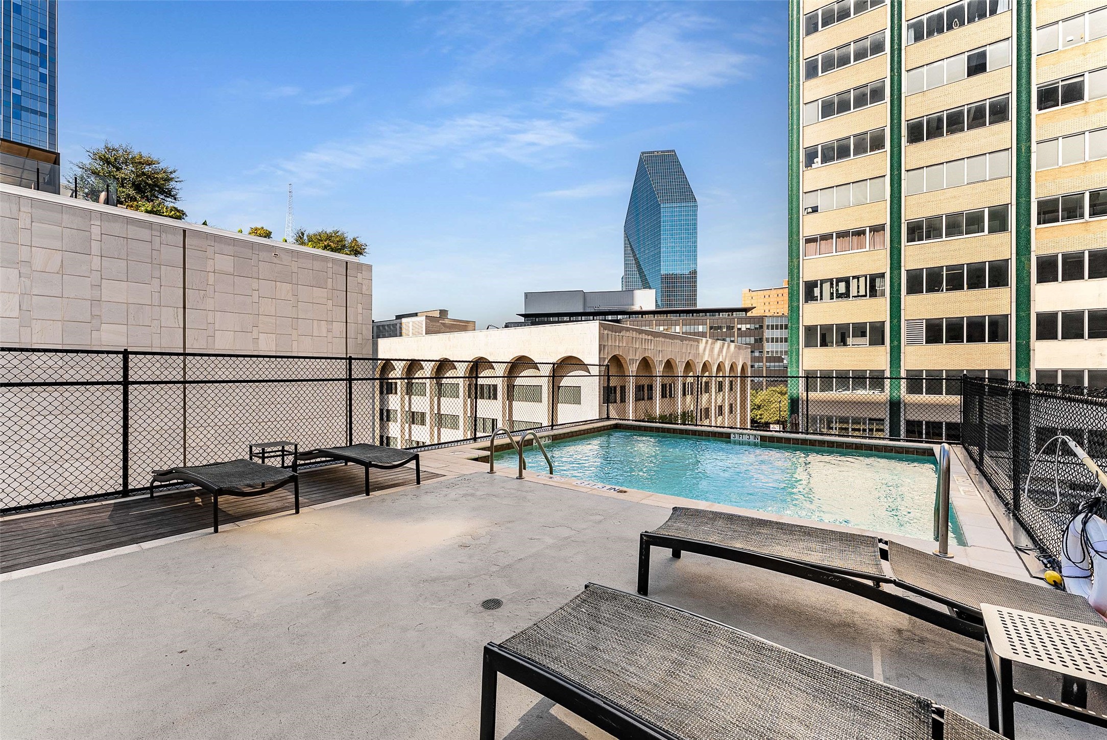 1505 Elm Street Dallas TX 75201