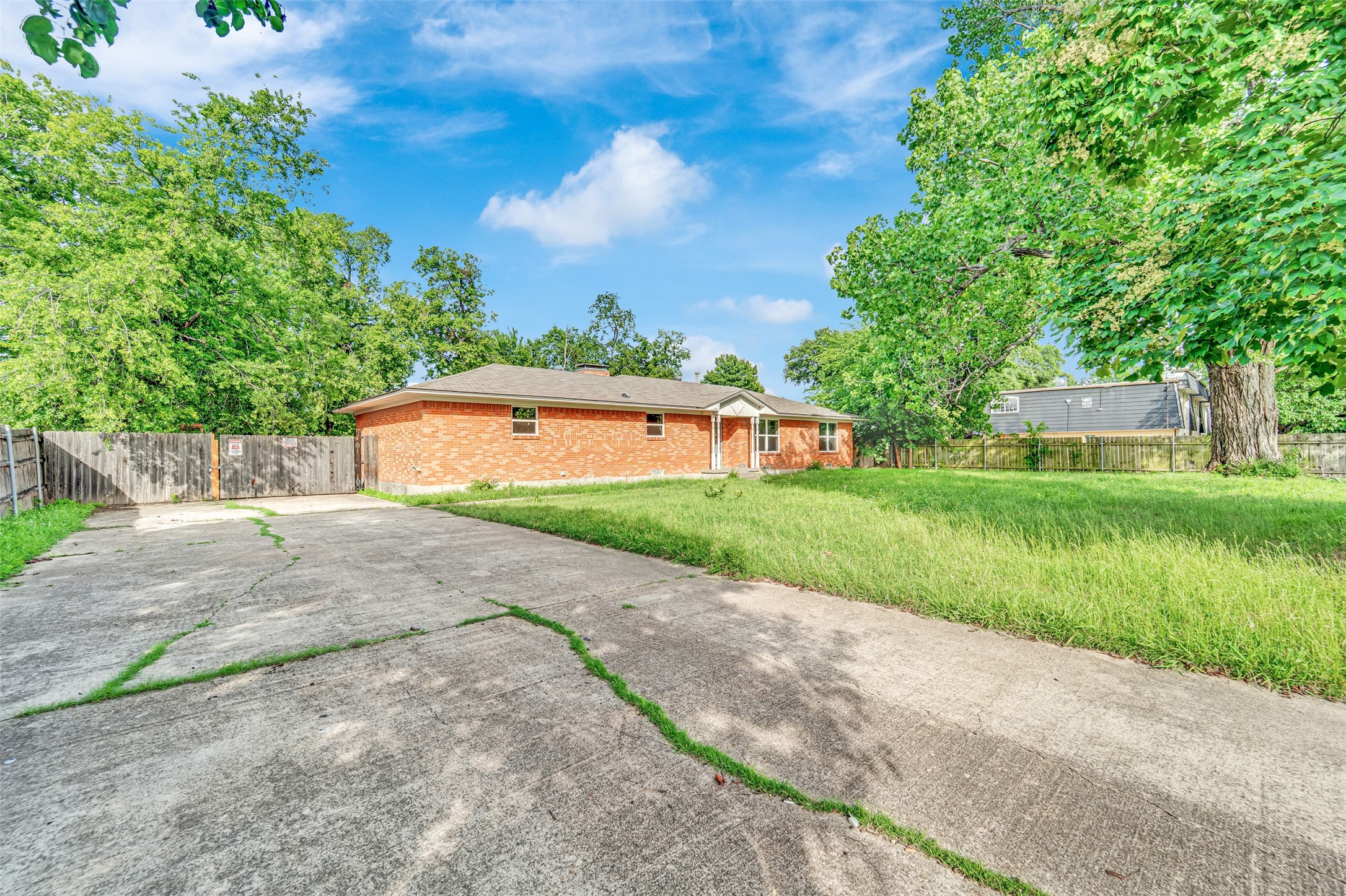2630 Pasteur Avenue Dallas TX 75228