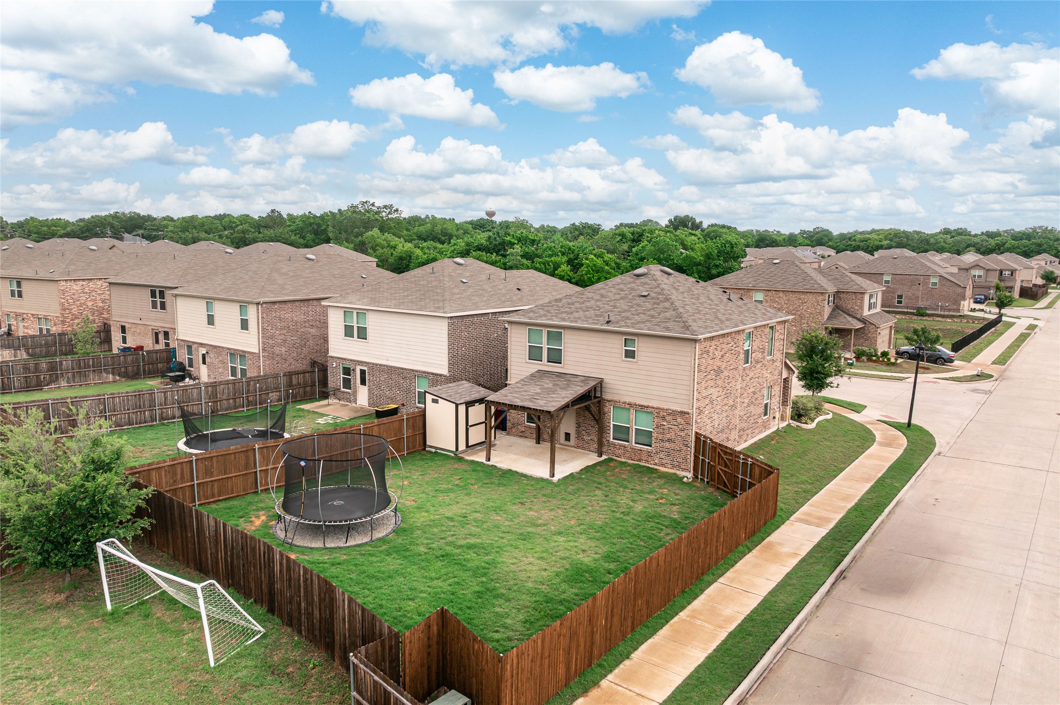 412 Glenwick Lane Van Alstyne TX 75495