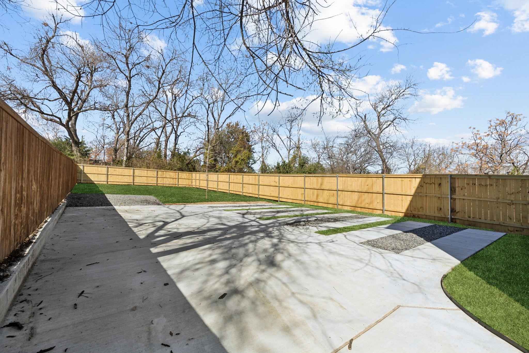 521 N Denley Drive Dallas TX 75203
