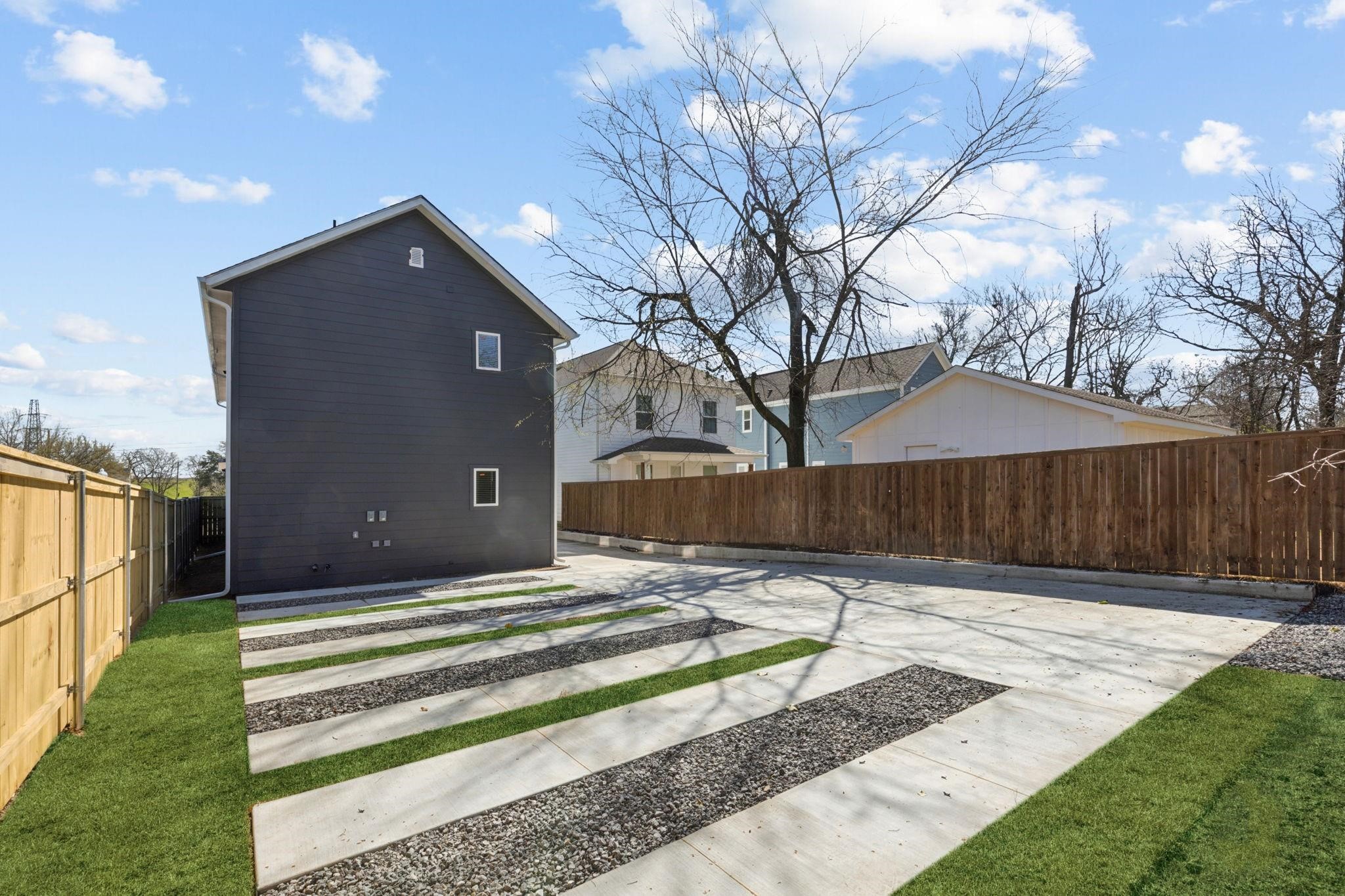 521 N Denley Drive Dallas TX 75203