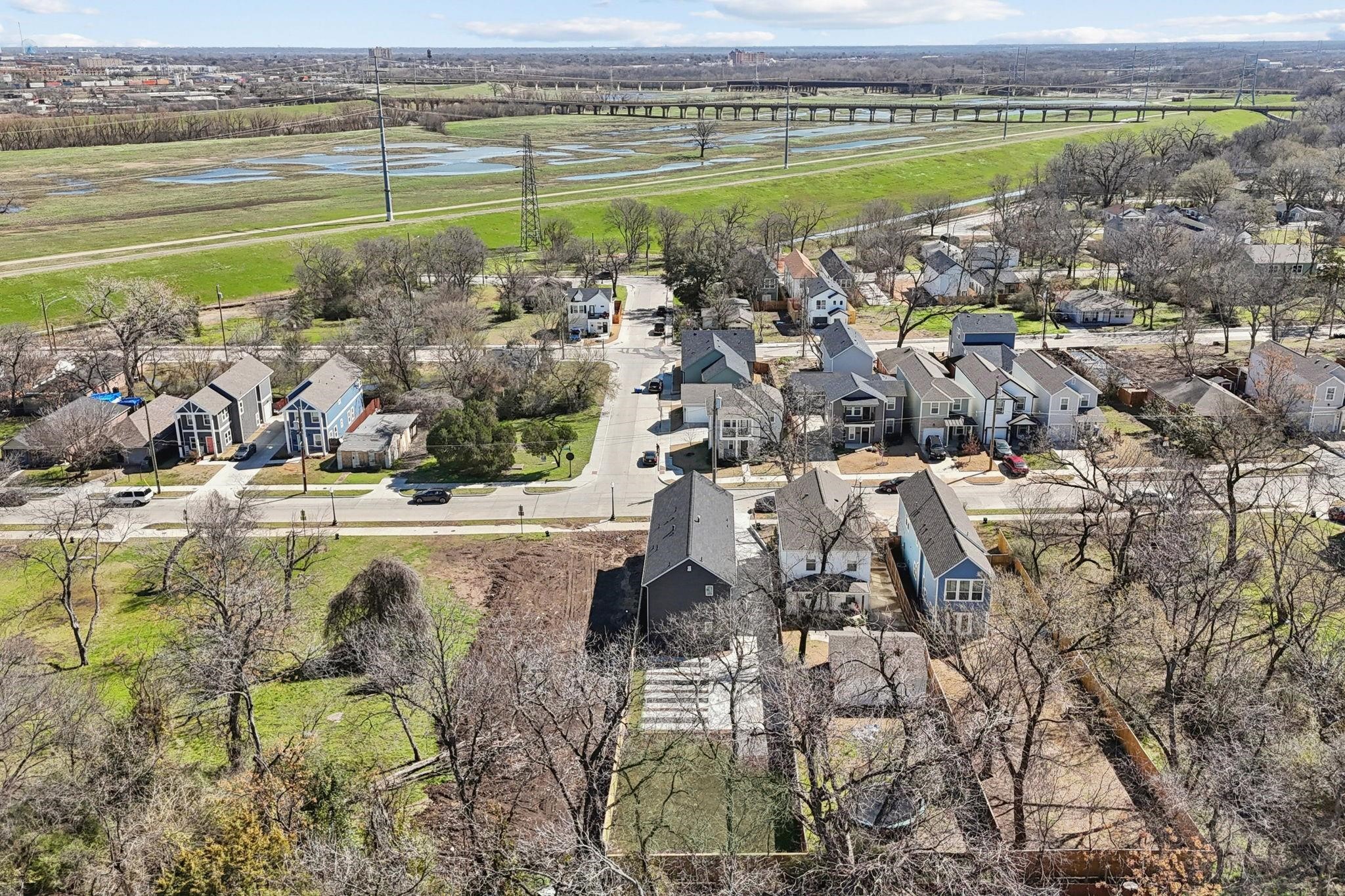 521 N Denley Drive Dallas TX 75203