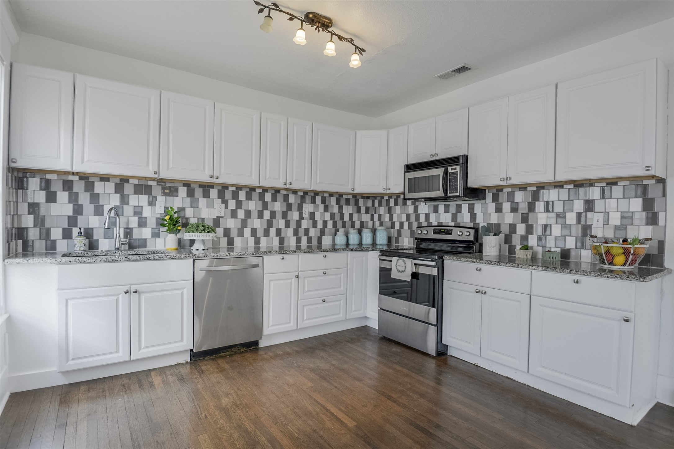 3000 S Jennings Fort Worth TX 76110