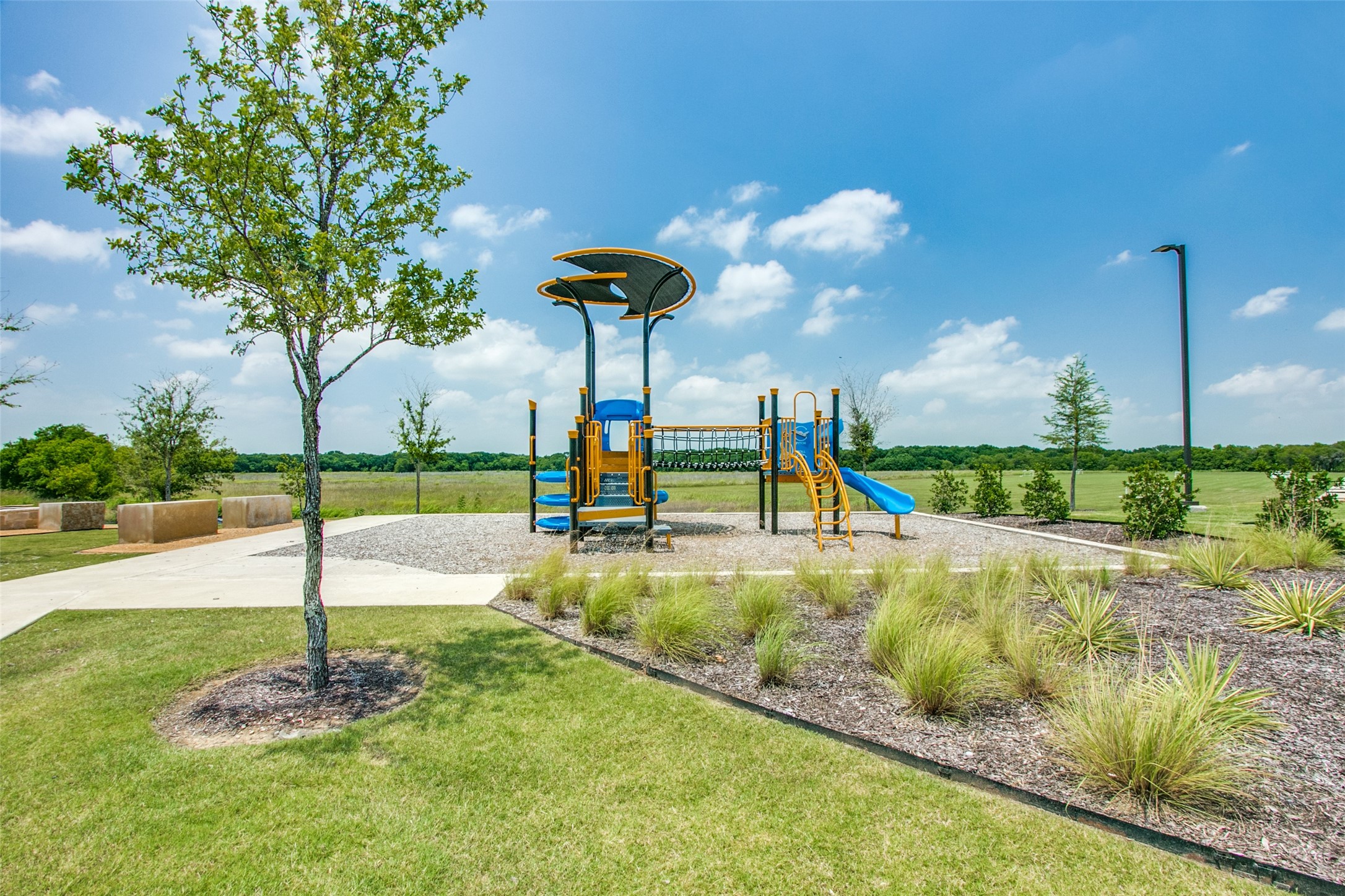 808 Fueller Drive Aubrey TX 76227