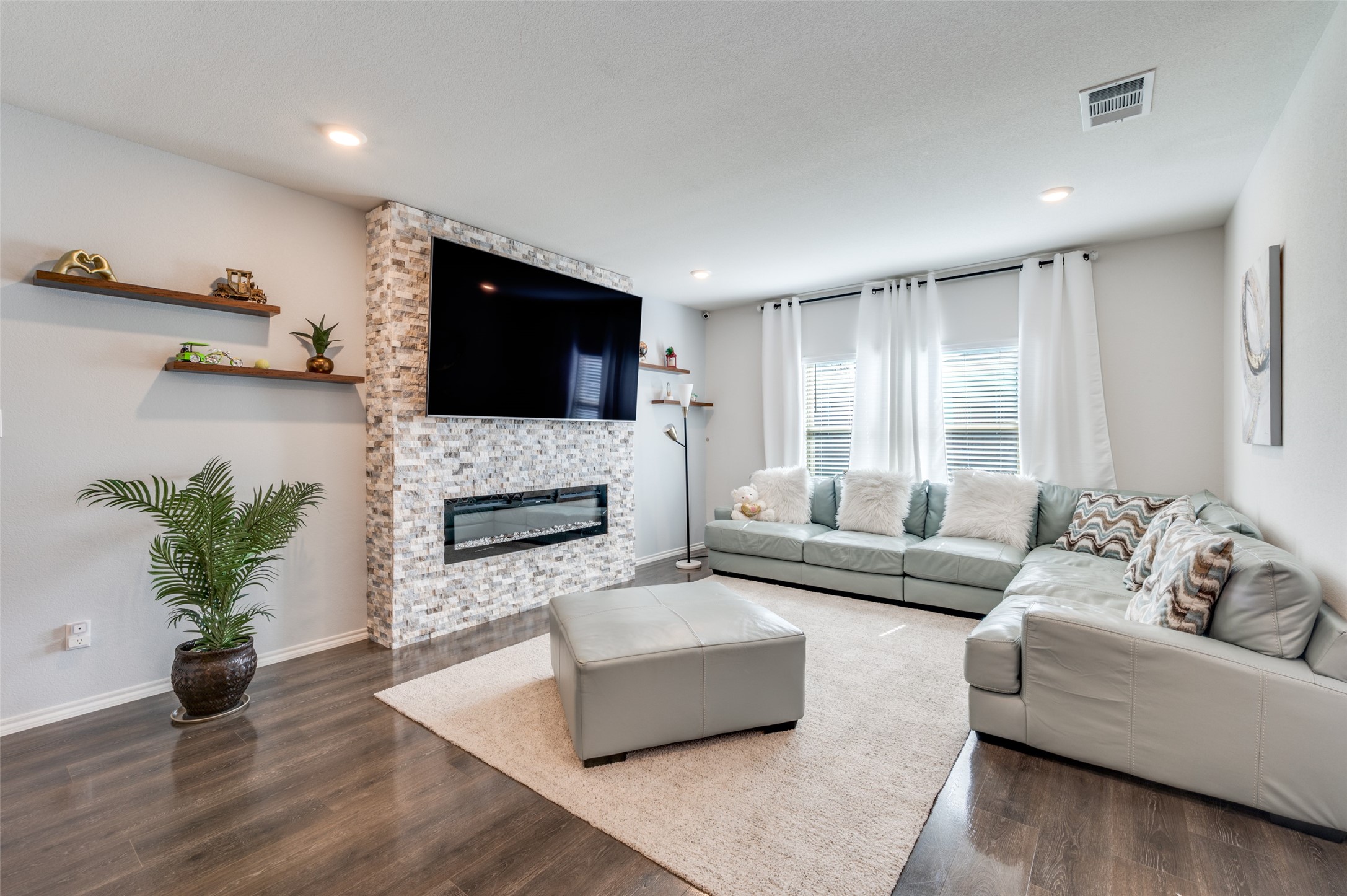 808 Fueller Drive Aubrey TX 76227