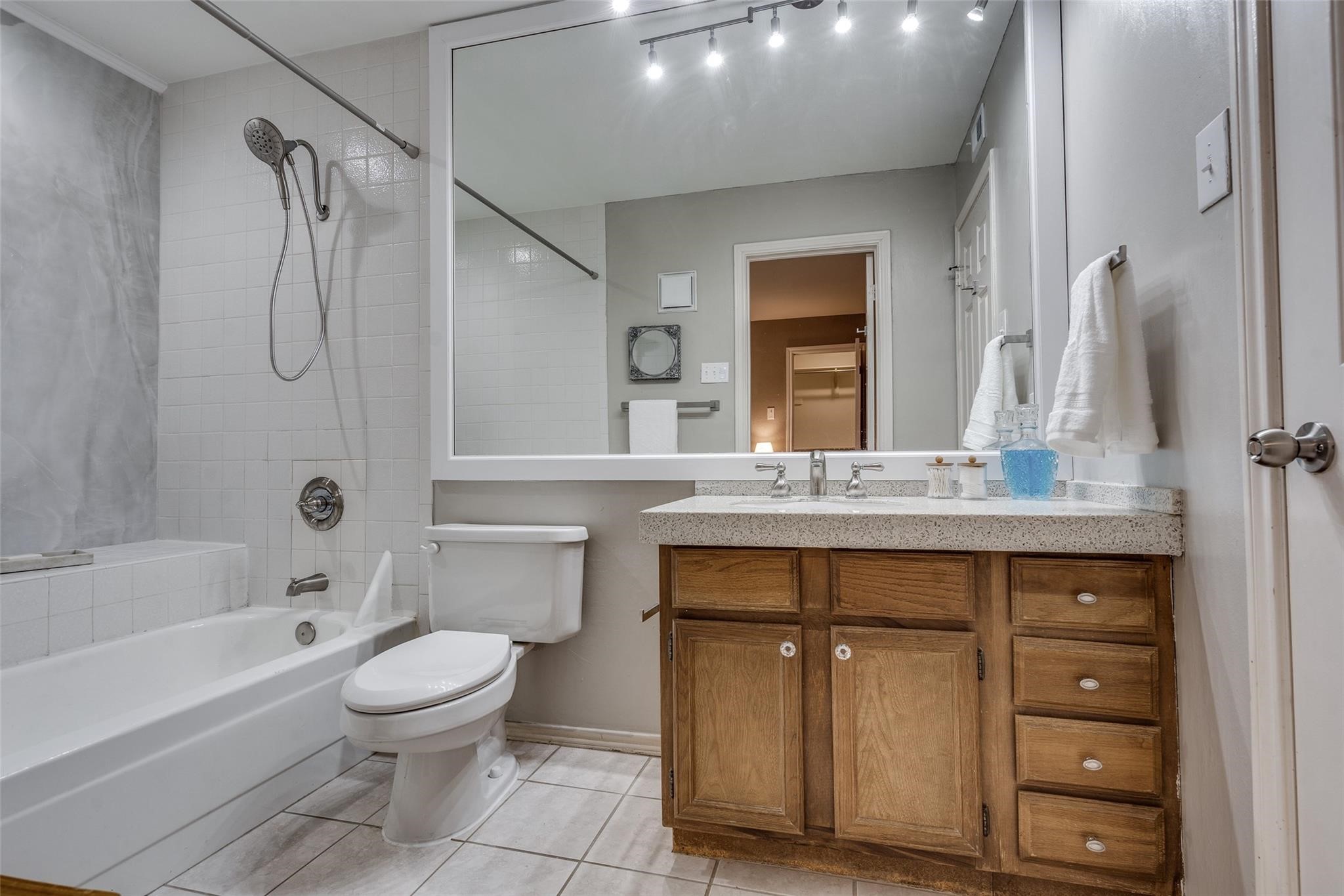 16301 Ledgemont Lane Addison TX 75001