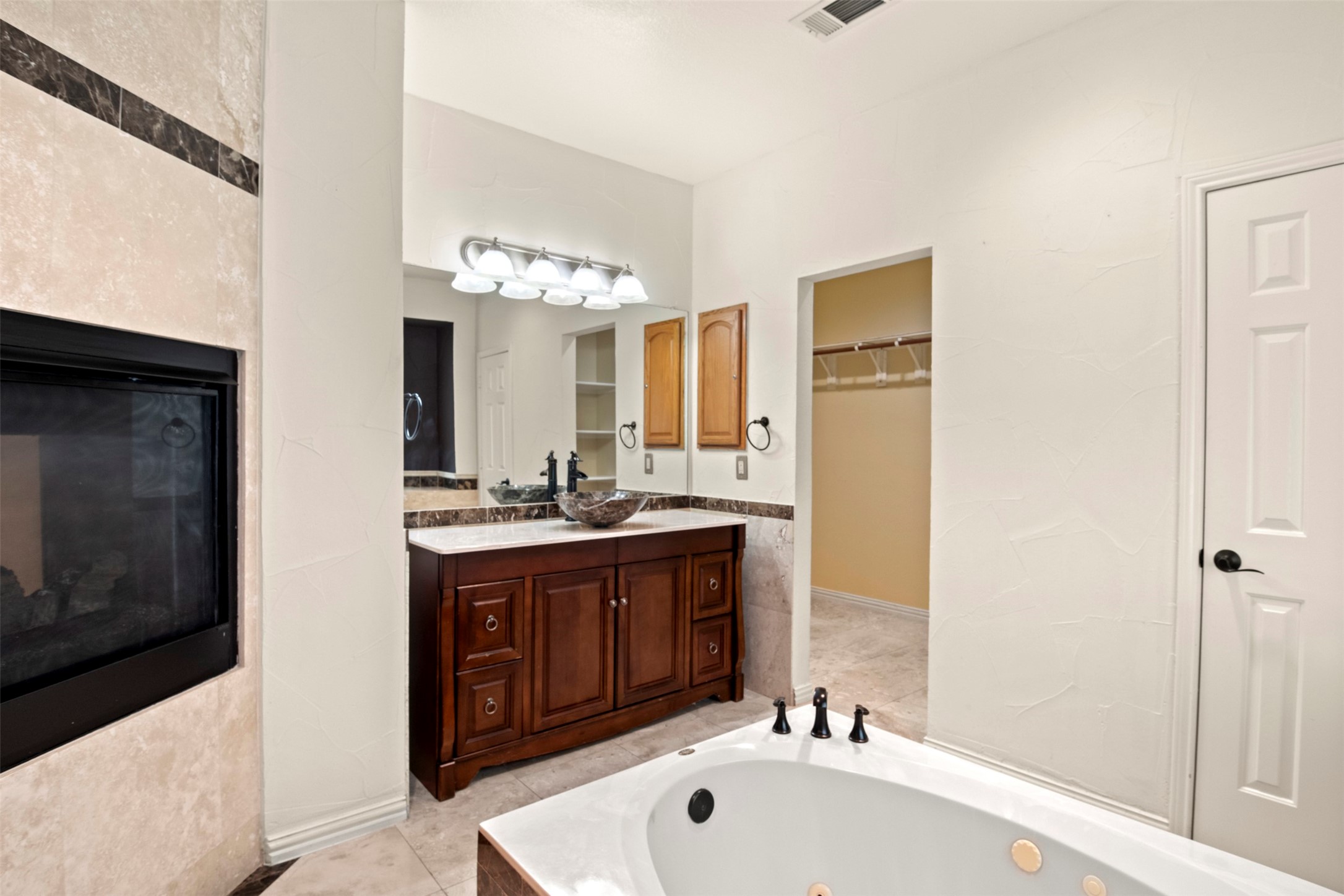 808 Sabona Drive Desoto TX 75115