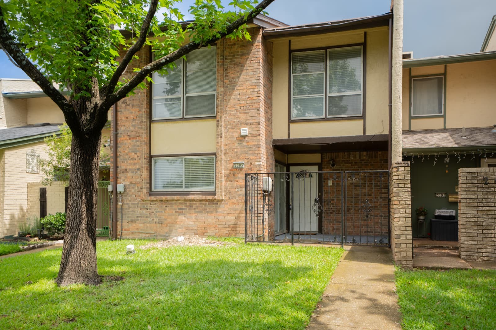 2005 Town Court Garland TX 75041