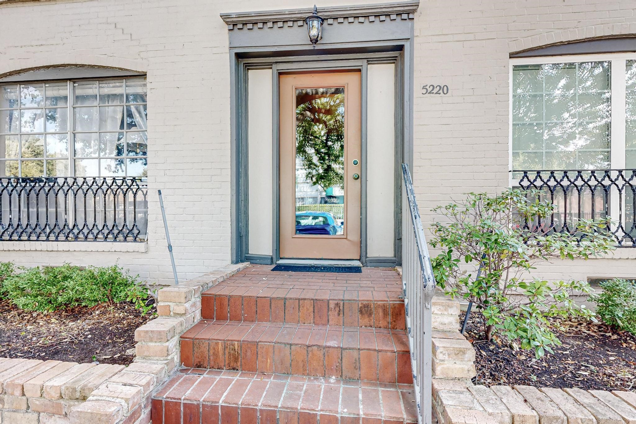 5220 Fleetwood Oaks Avenue Dallas TX 75235