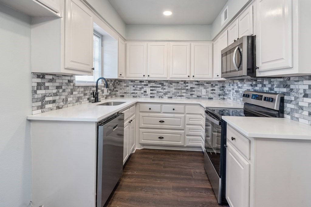 208 N Coleman Street Mabank TX 75147