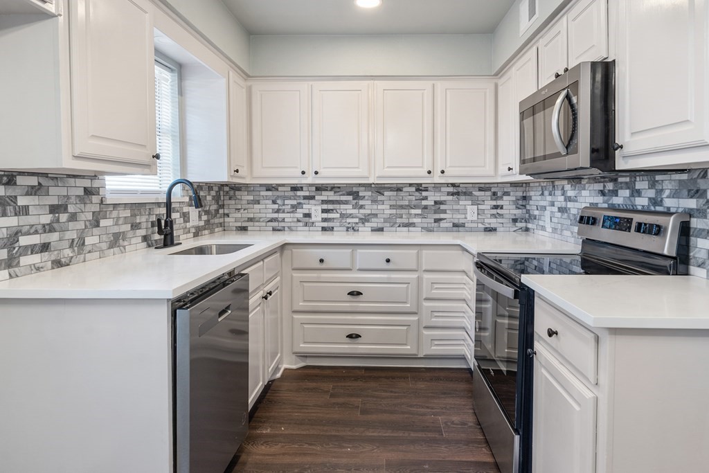 208 N Coleman Street Mabank TX 75147