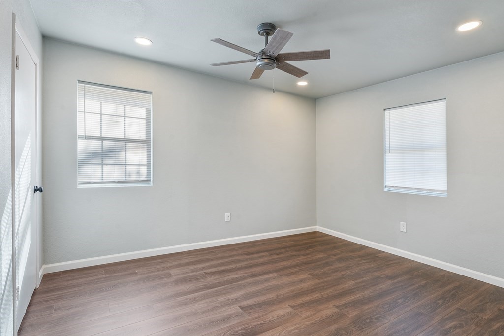 208 N Coleman Street Mabank TX 75147