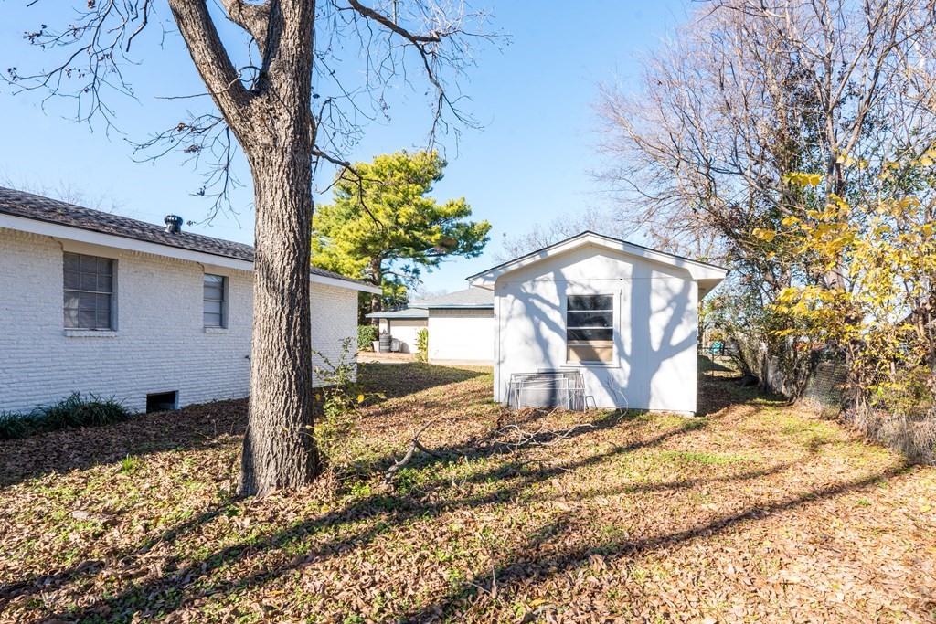 208 N Coleman Street Mabank TX 75147