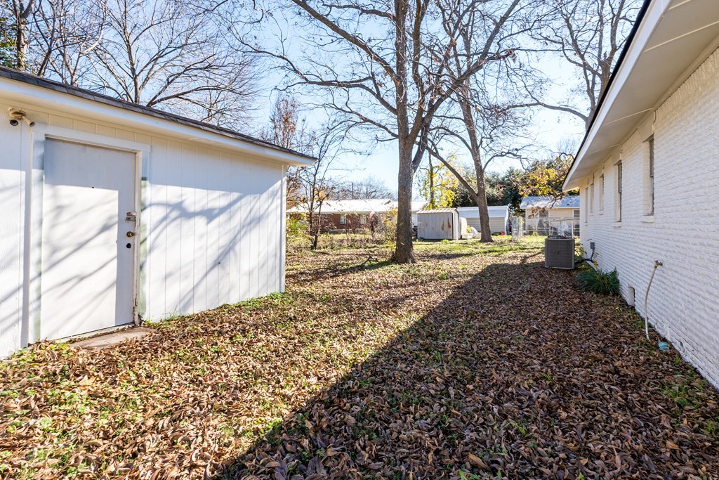 208 N Coleman Street Mabank TX 75147