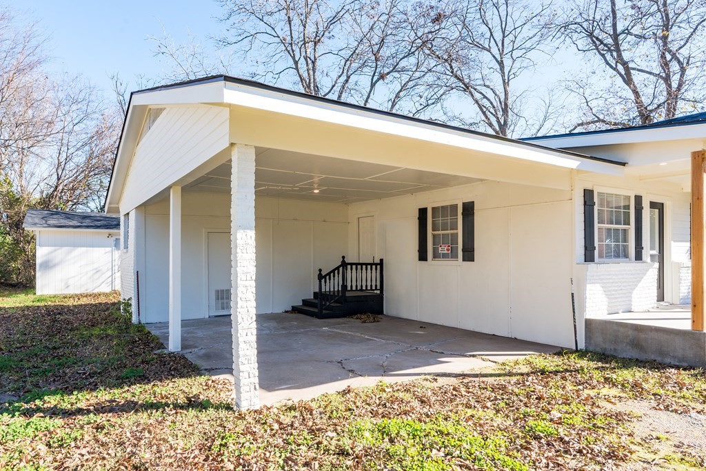 208 N Coleman Street Mabank TX 75147