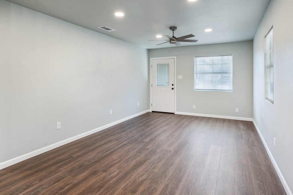 208 N Coleman Street Mabank TX 75147