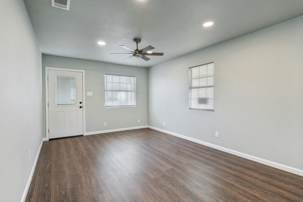 208 N Coleman Street Mabank TX 75147