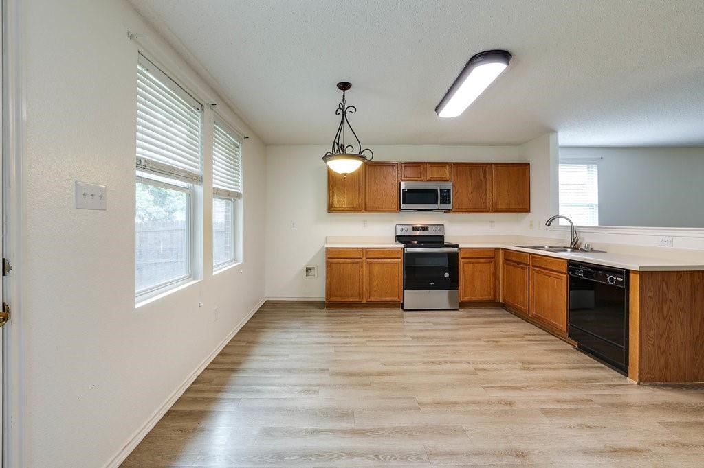 638 Silvertop Road Arlington TX 76002