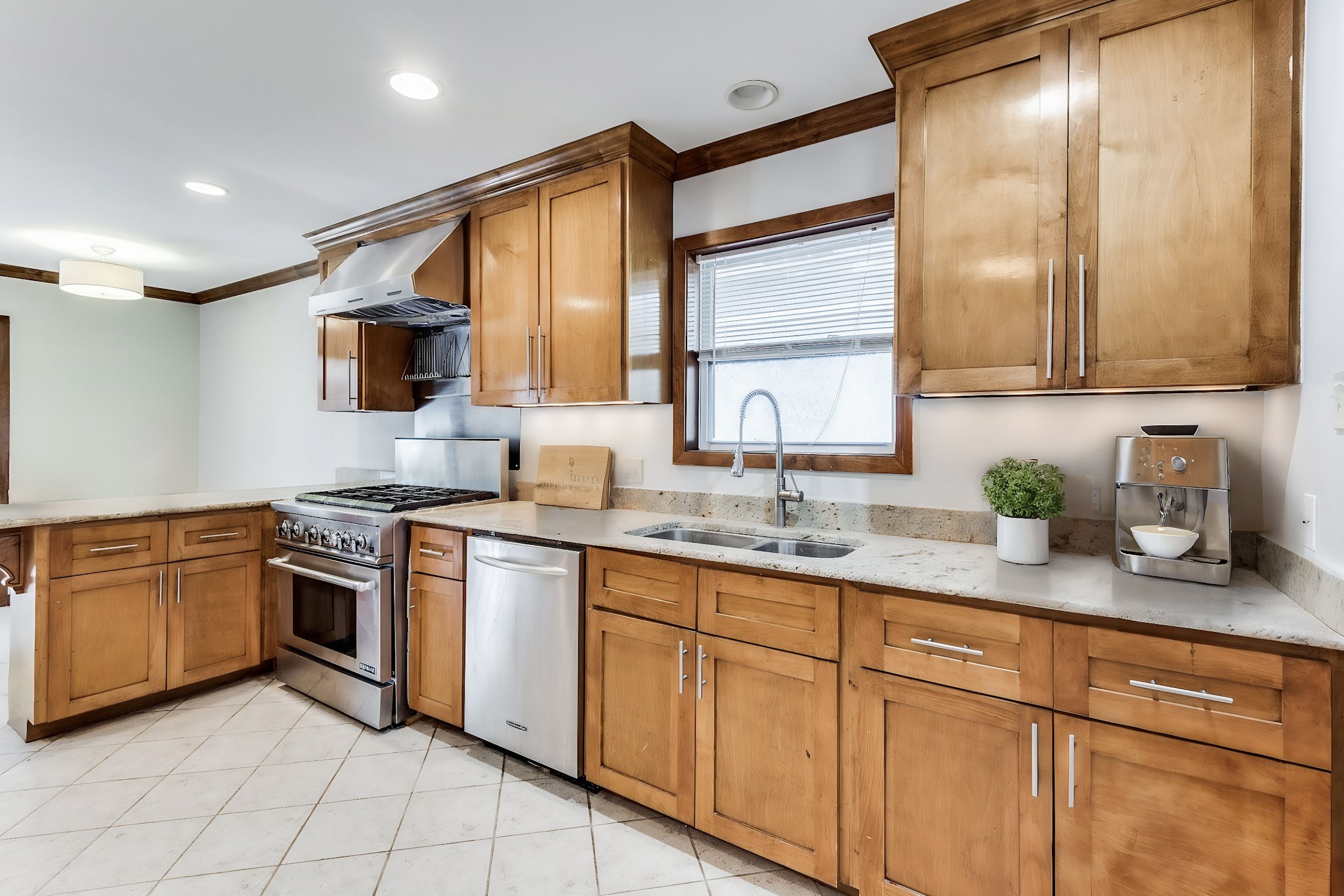 2012 Atlantic Street Dallas TX 75208