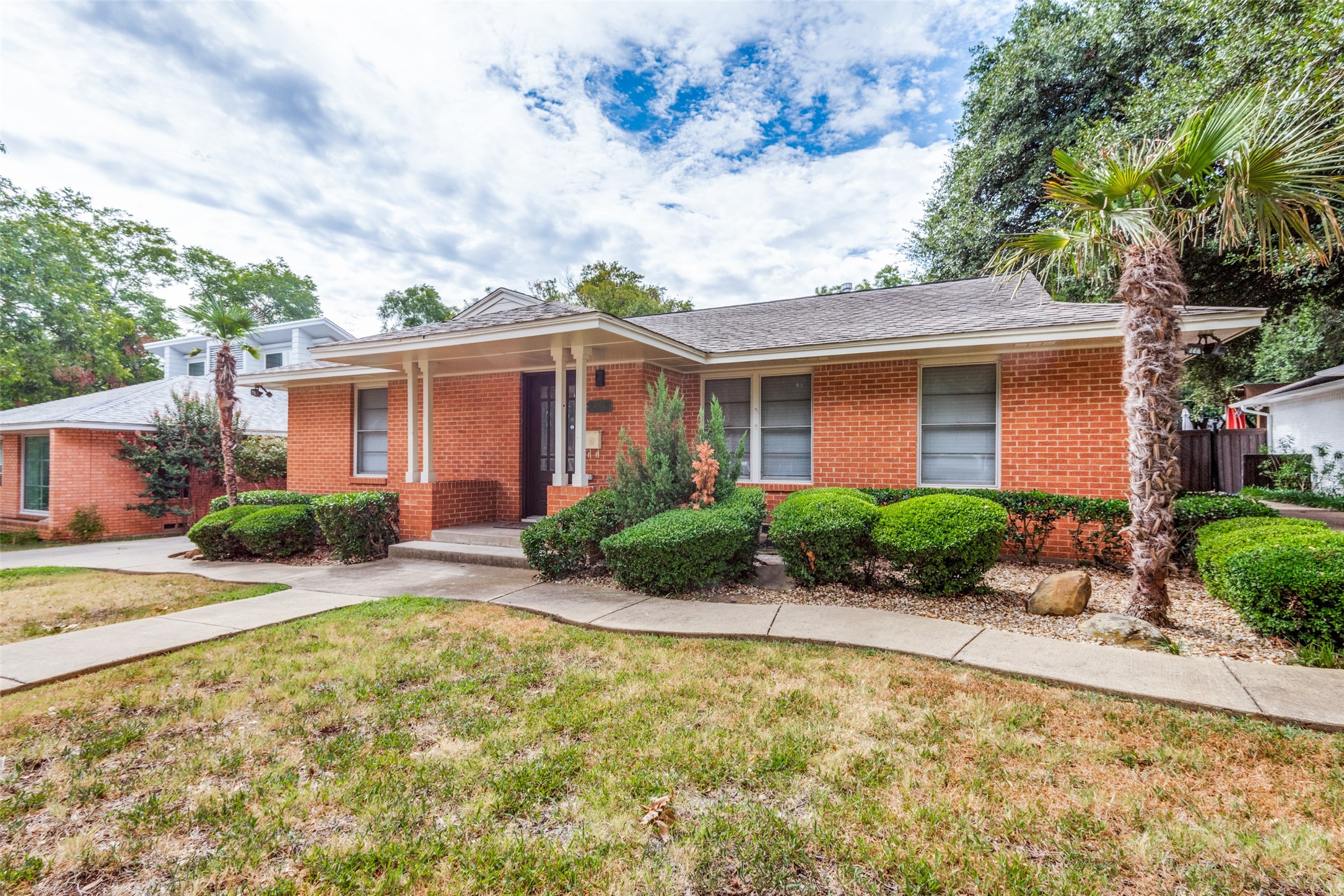 2012 Atlantic Street Dallas TX 75208