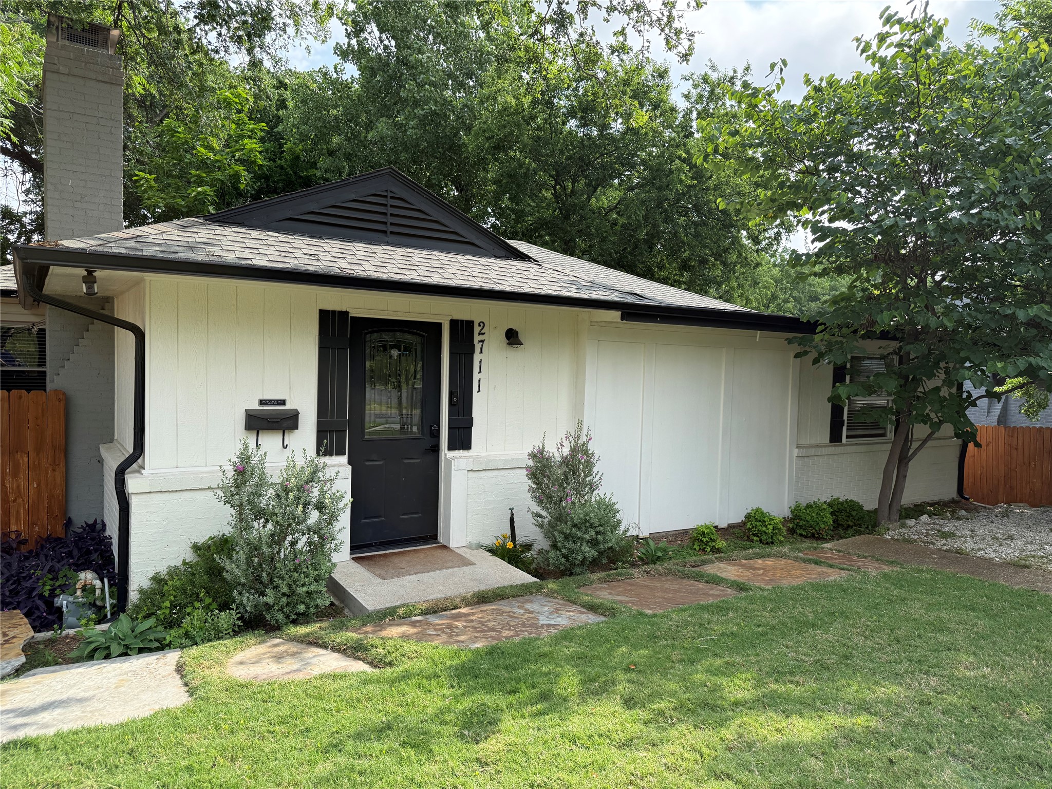 2711 Avon Street Dallas TX 75211