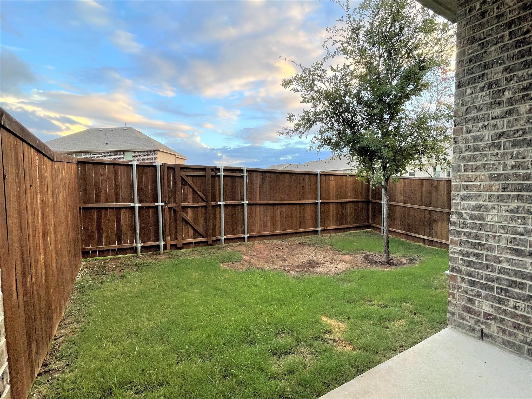 8242 Primrose Way Dallas TX 75252