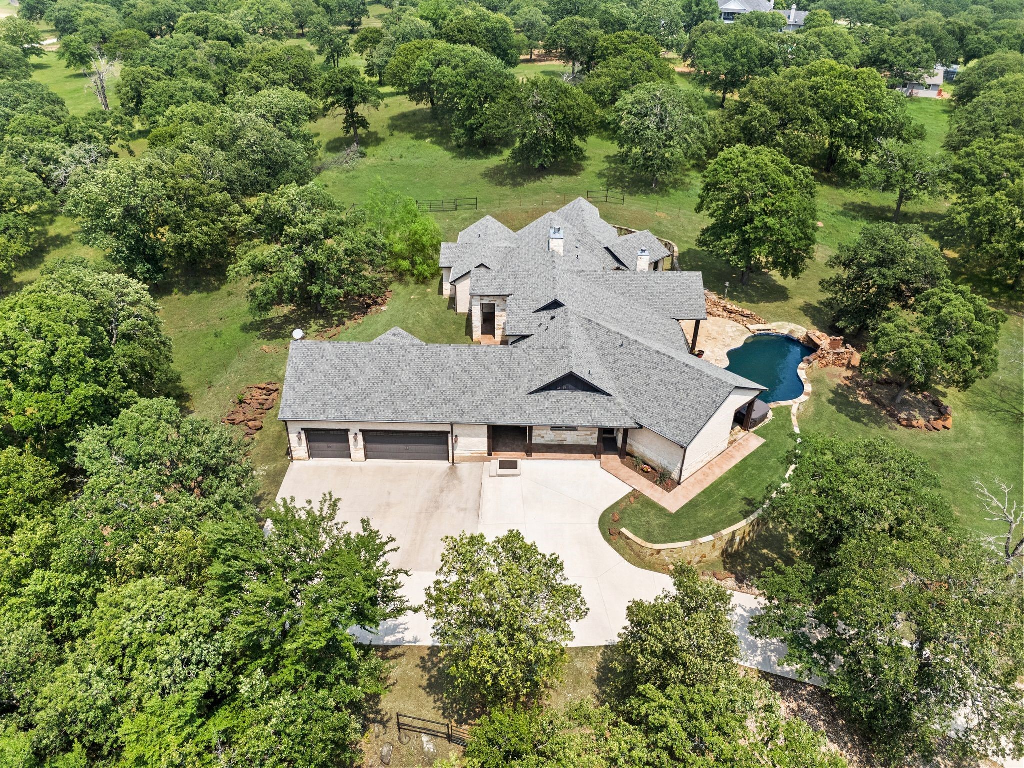 248 Howard Road Valley View TX 76272