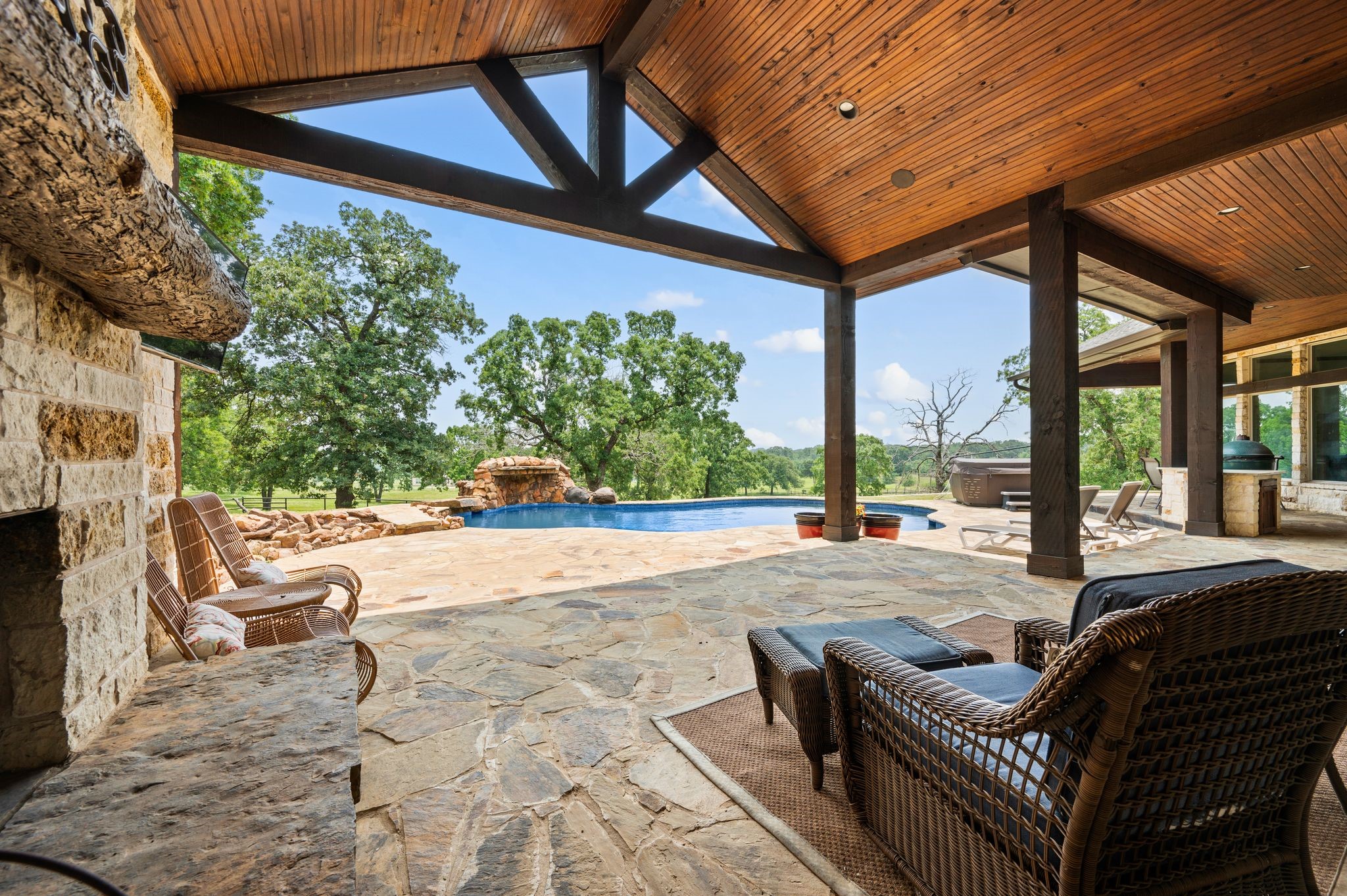 248 Howard Road Valley View TX 76272